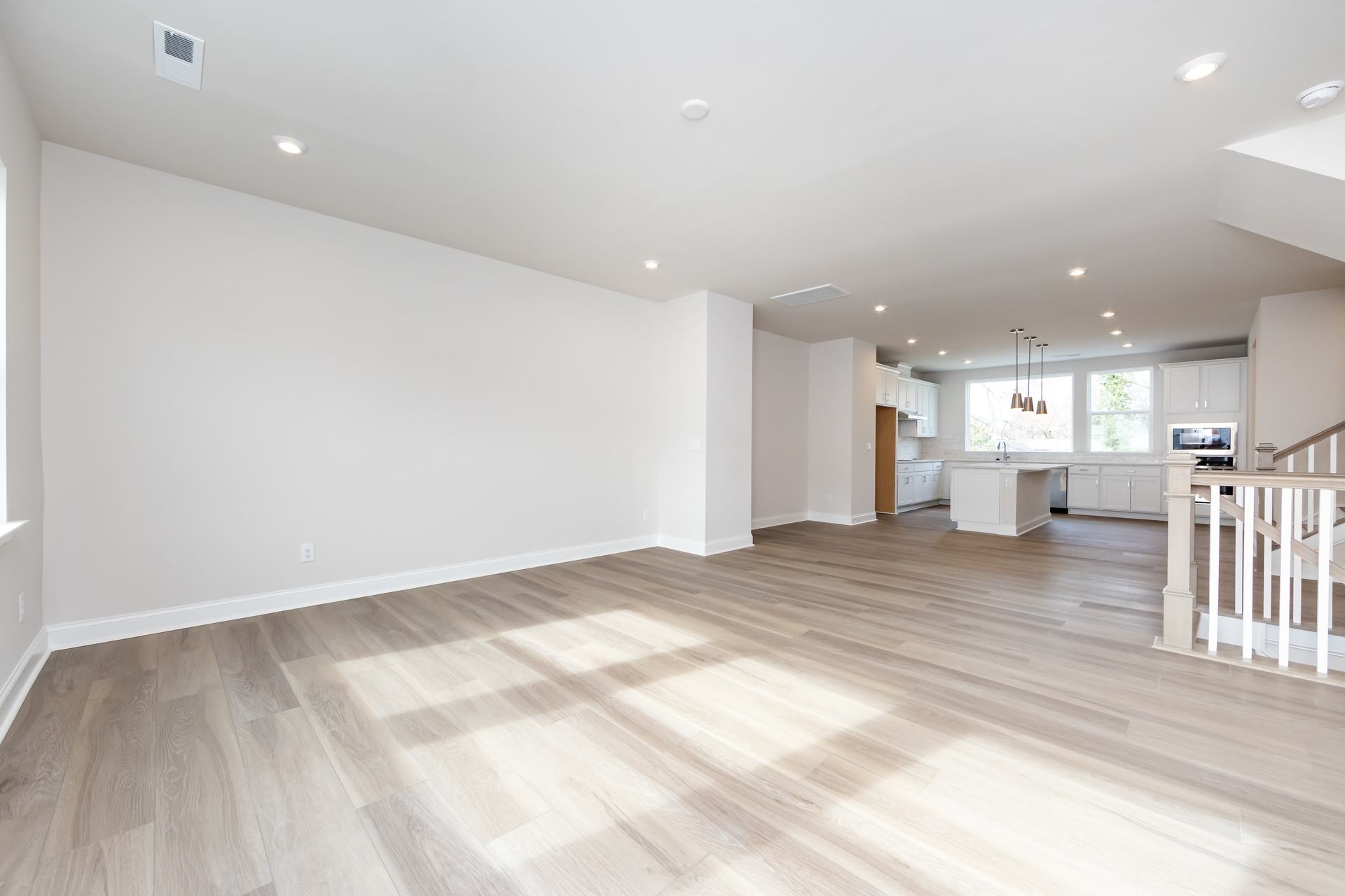 909 Archway Ln