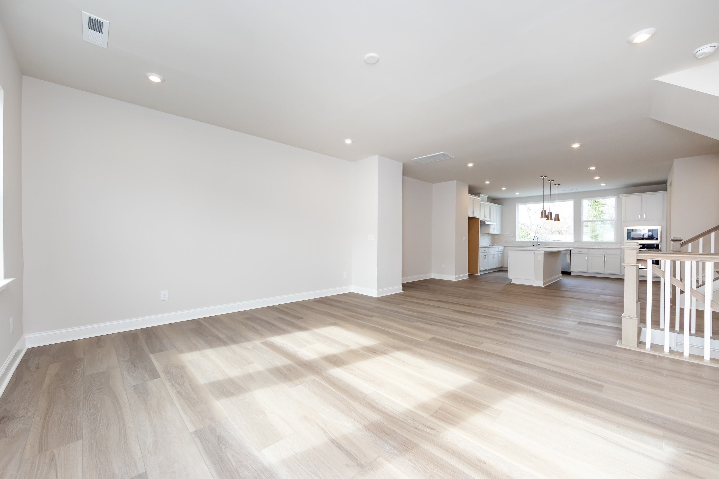 909 Archway Ln