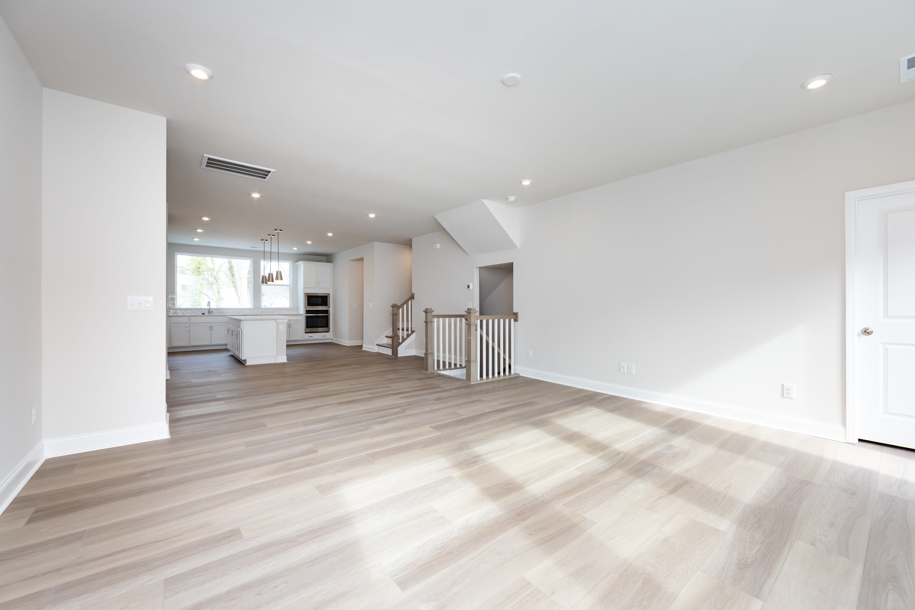 909 Archway Ln