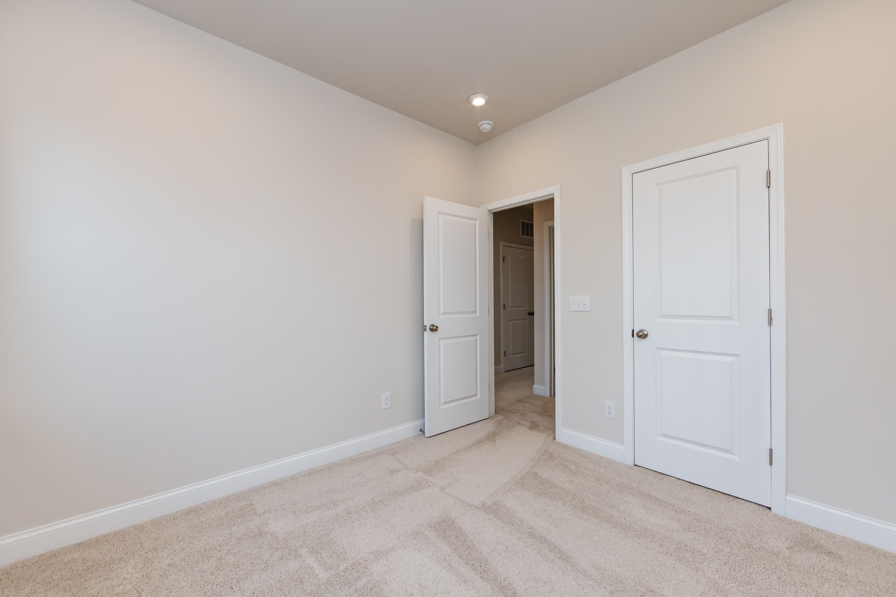 909 Archway Ln