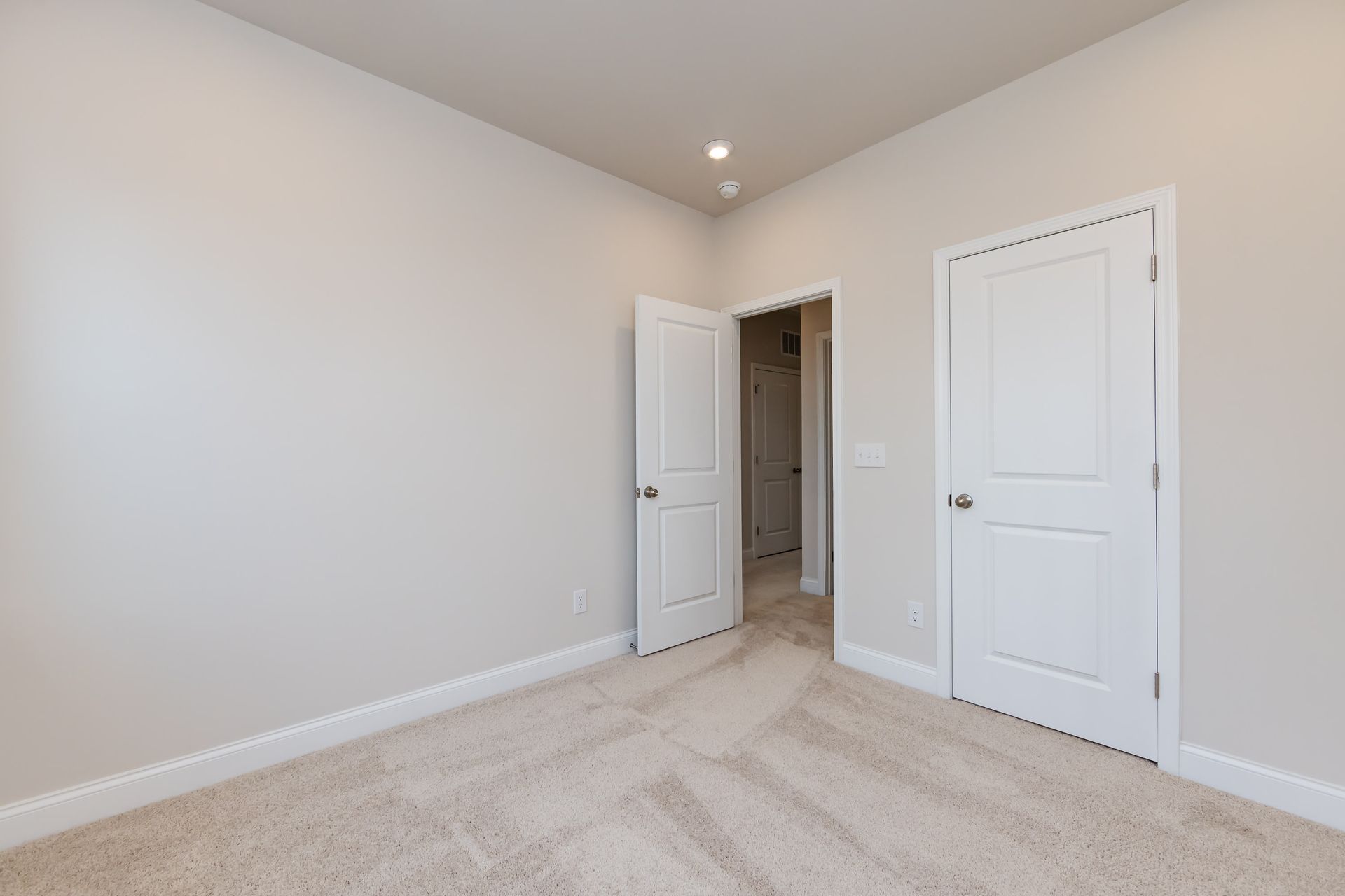 909 Archway Ln