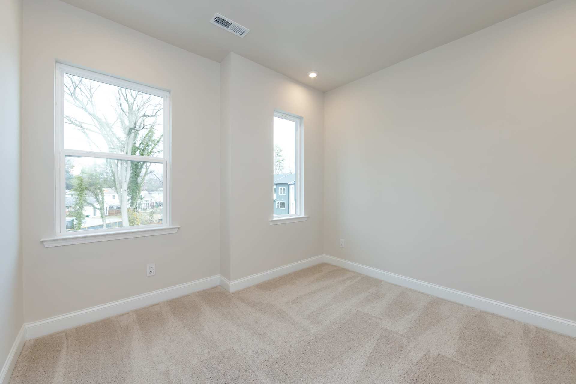 909 Archway Ln