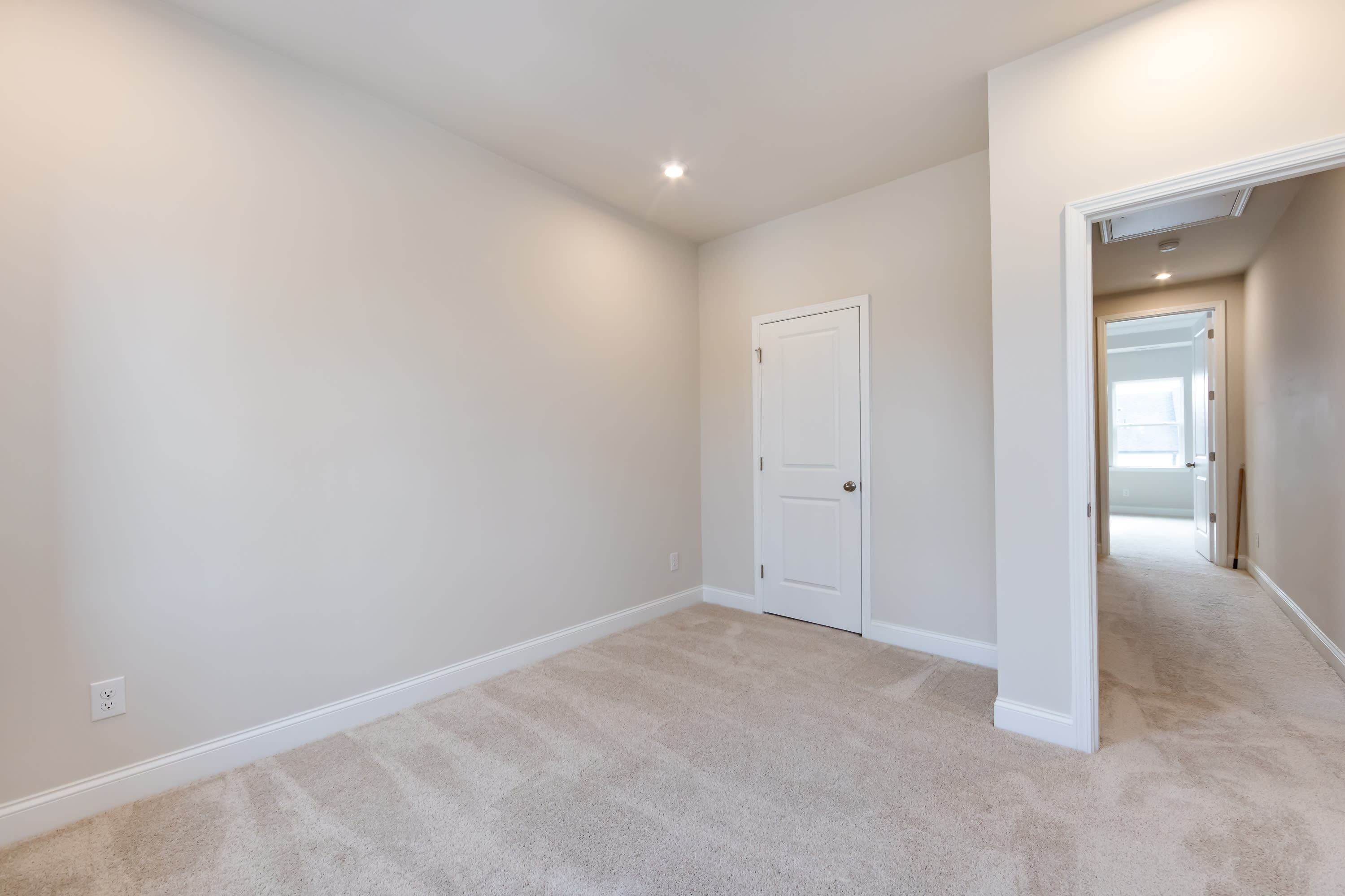 909 Archway Ln