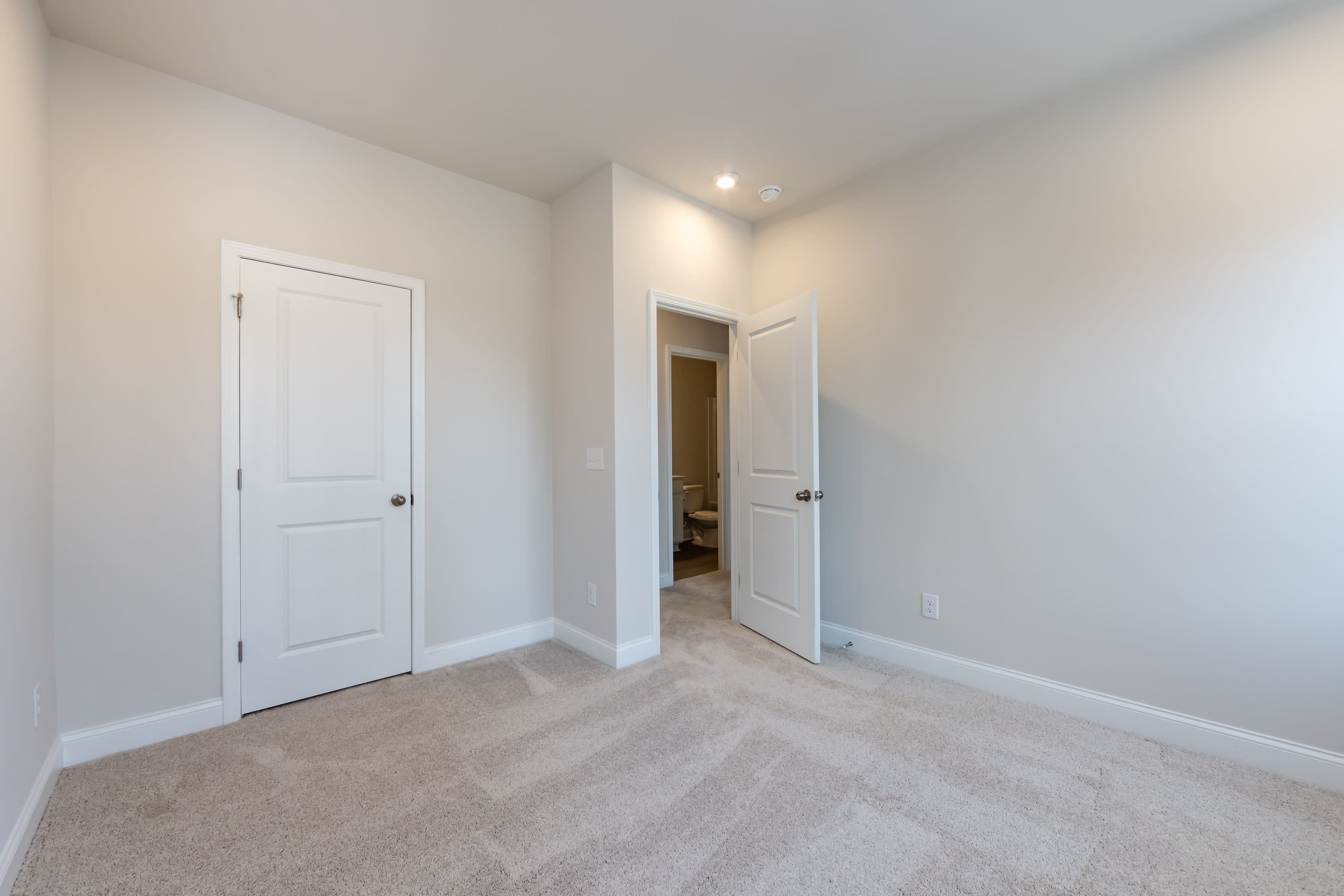 909 Archway Ln