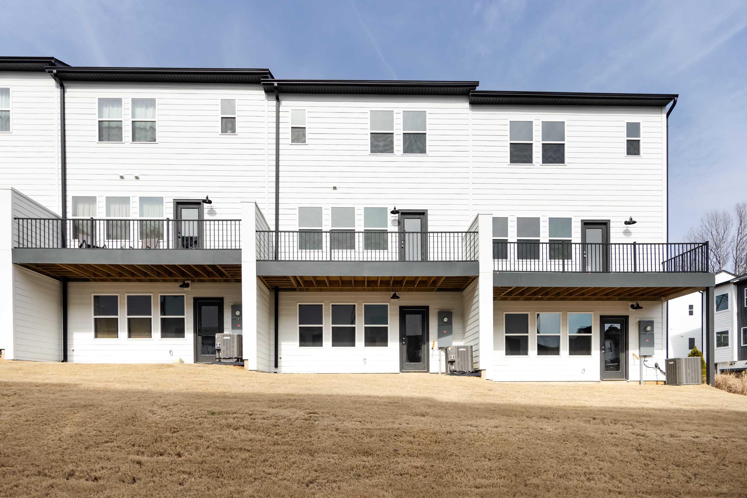 909 Archway Ln