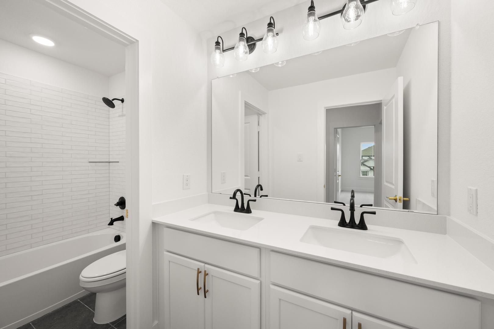1725 Nesting Robin Lane
