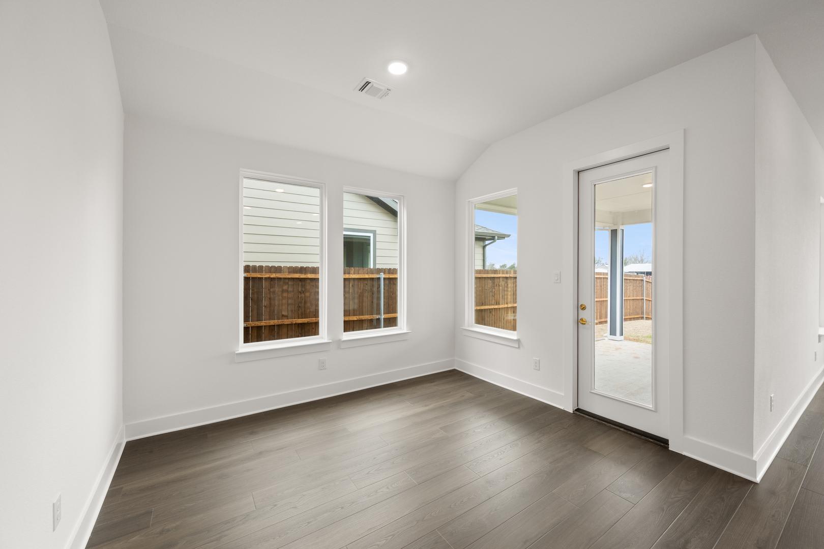 1725 Nesting Robin Lane