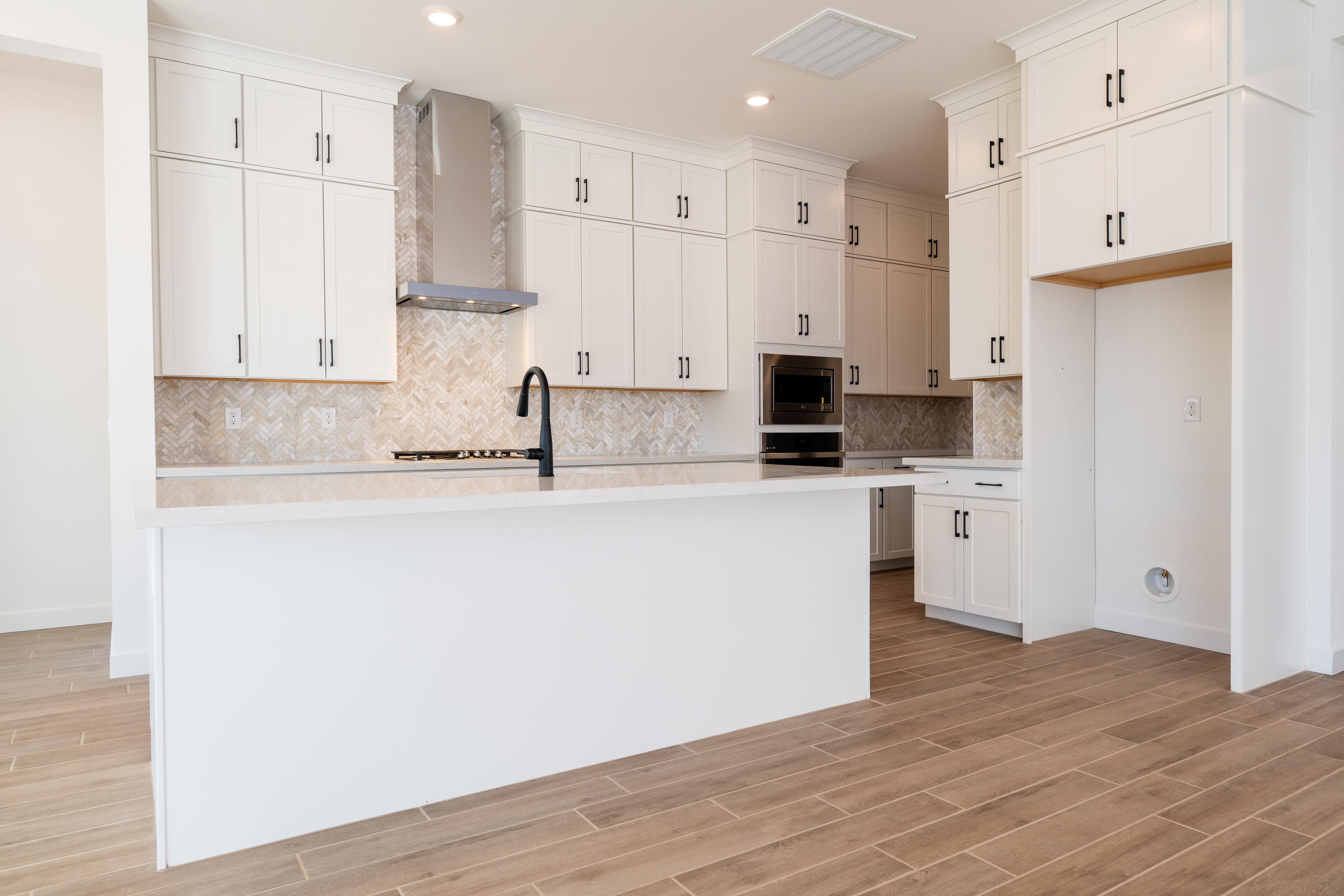 2533 E ALFONSO DR