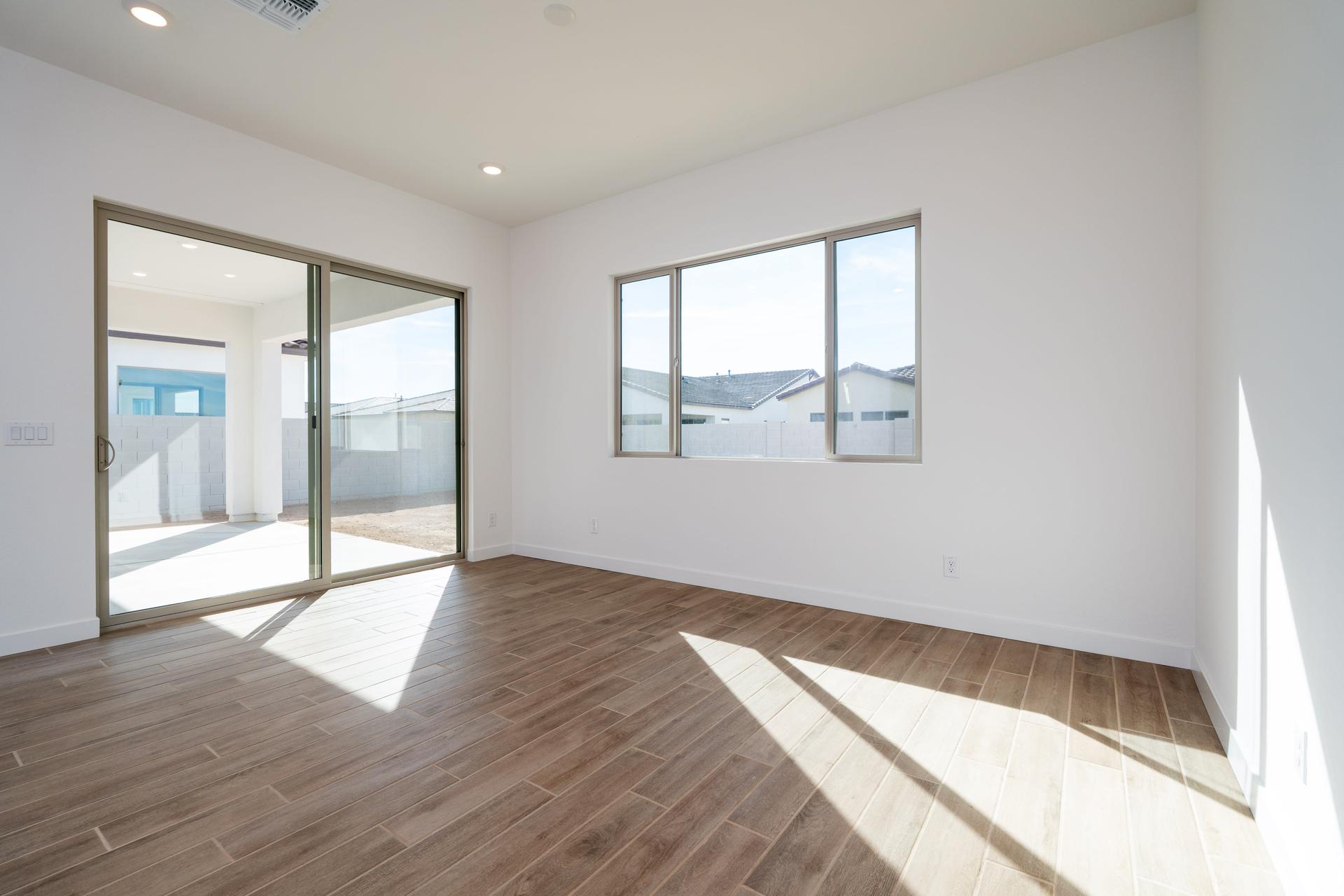 2533 E Alfonso Dr