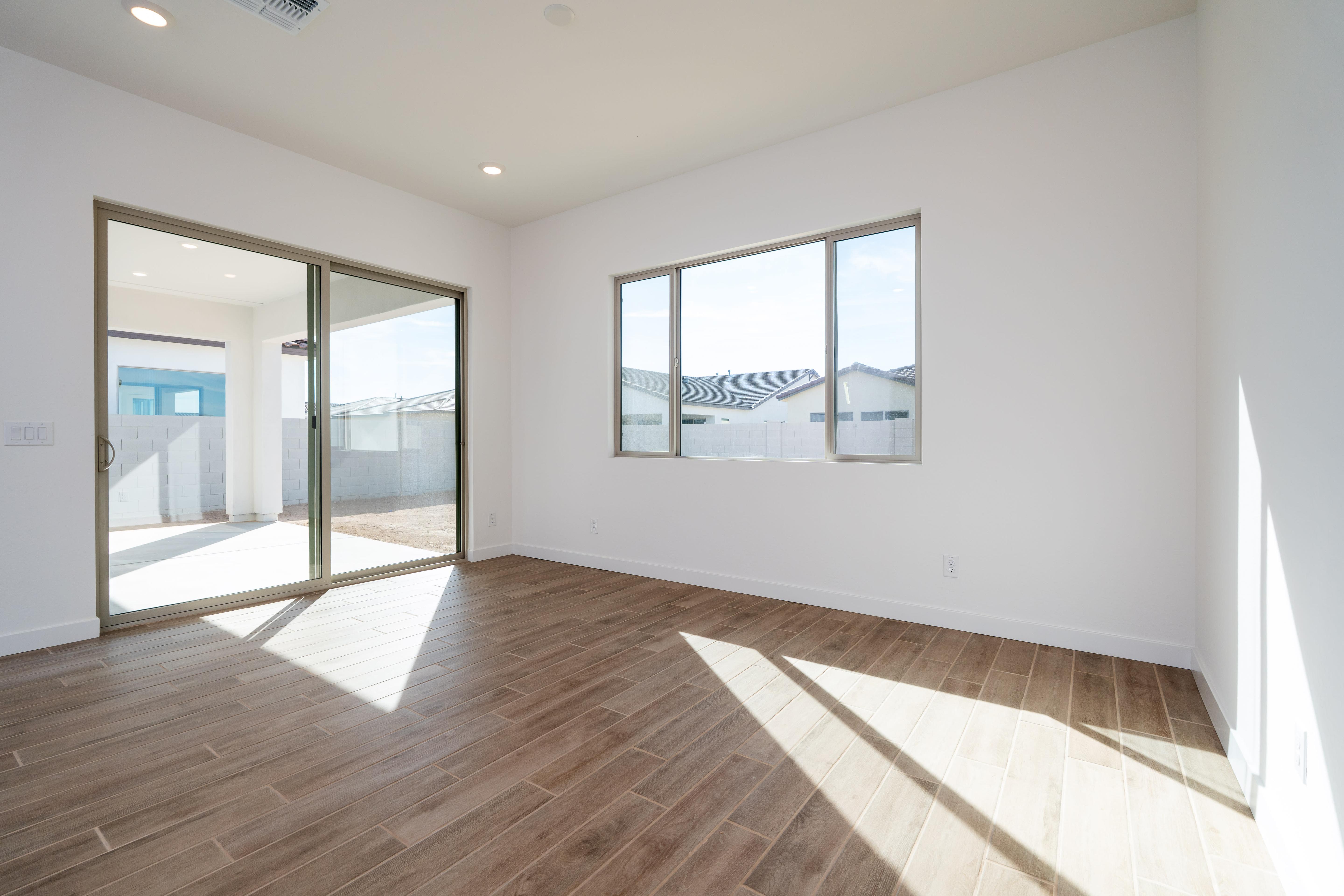 2533 E ALFONSO DR