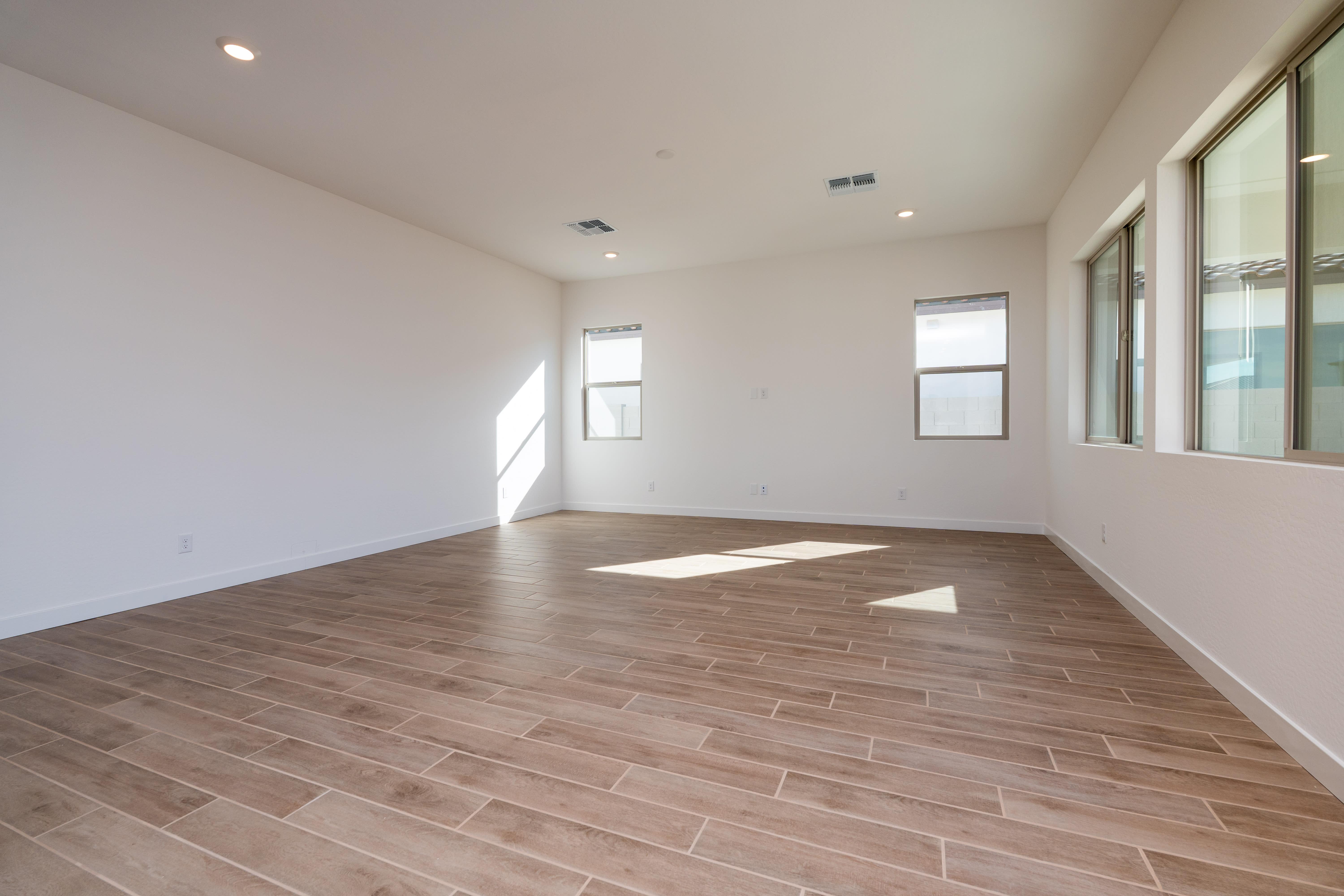 2533 E ALFONSO DR