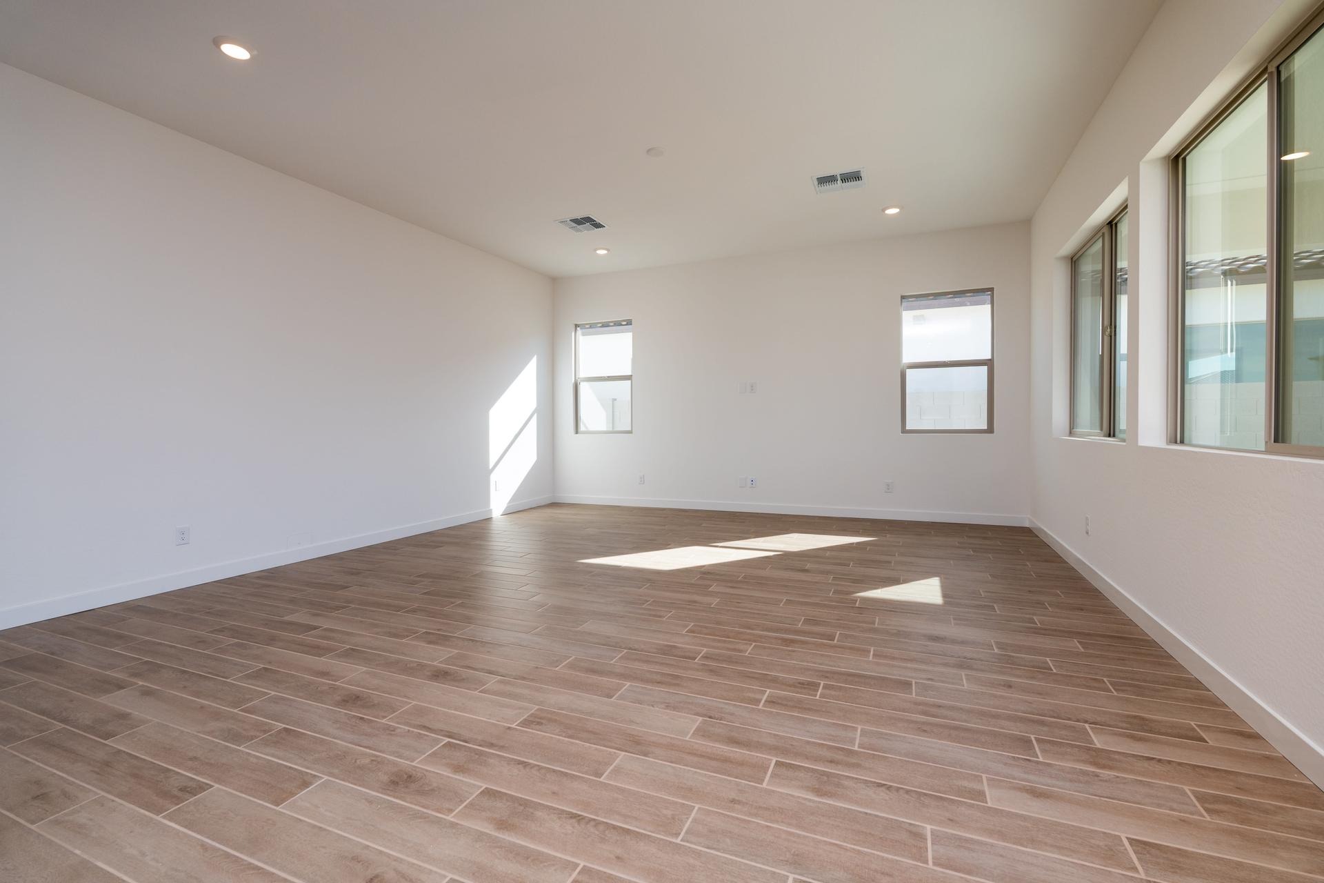 2533 E Alfonso Dr
