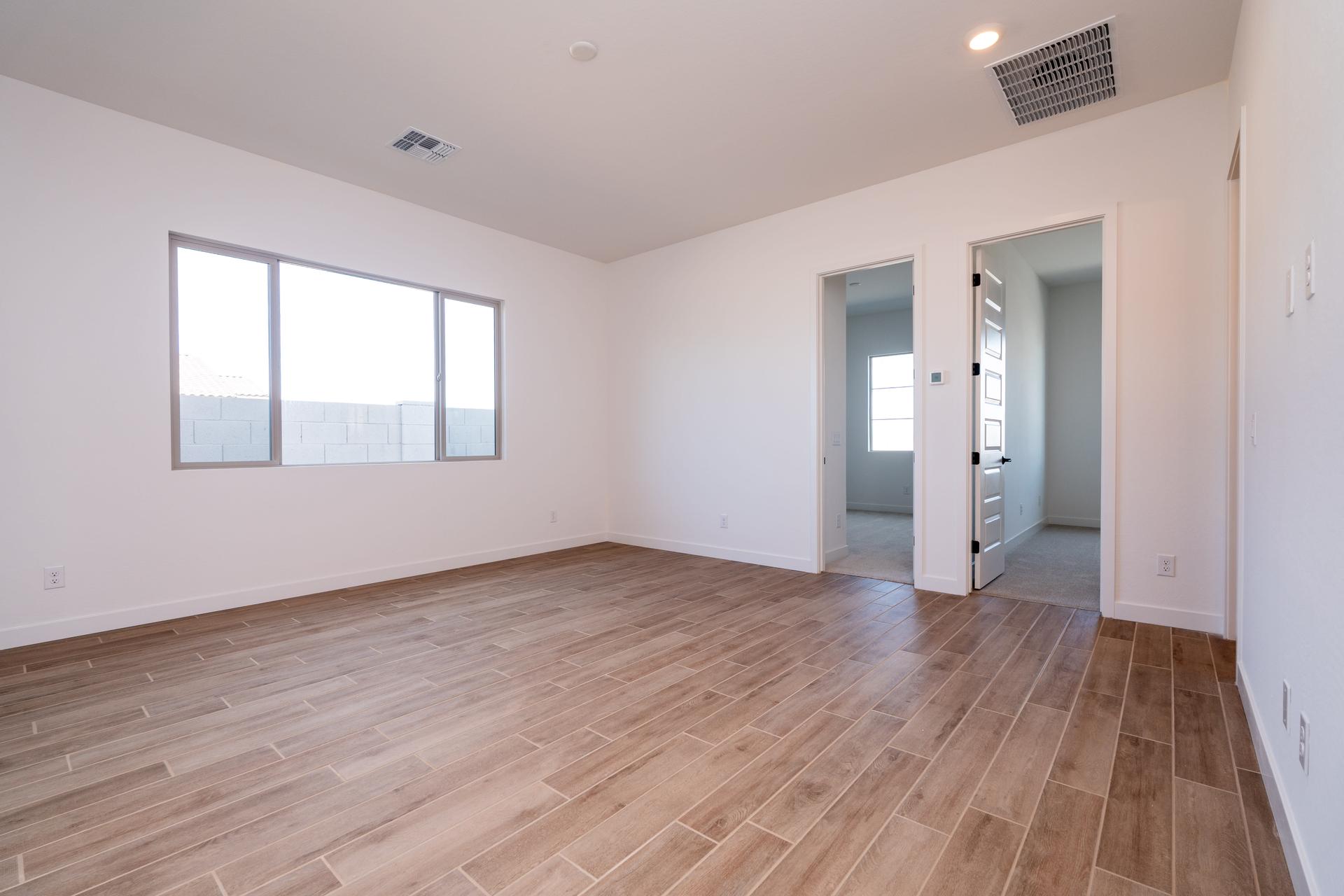 2533 E Alfonso Dr