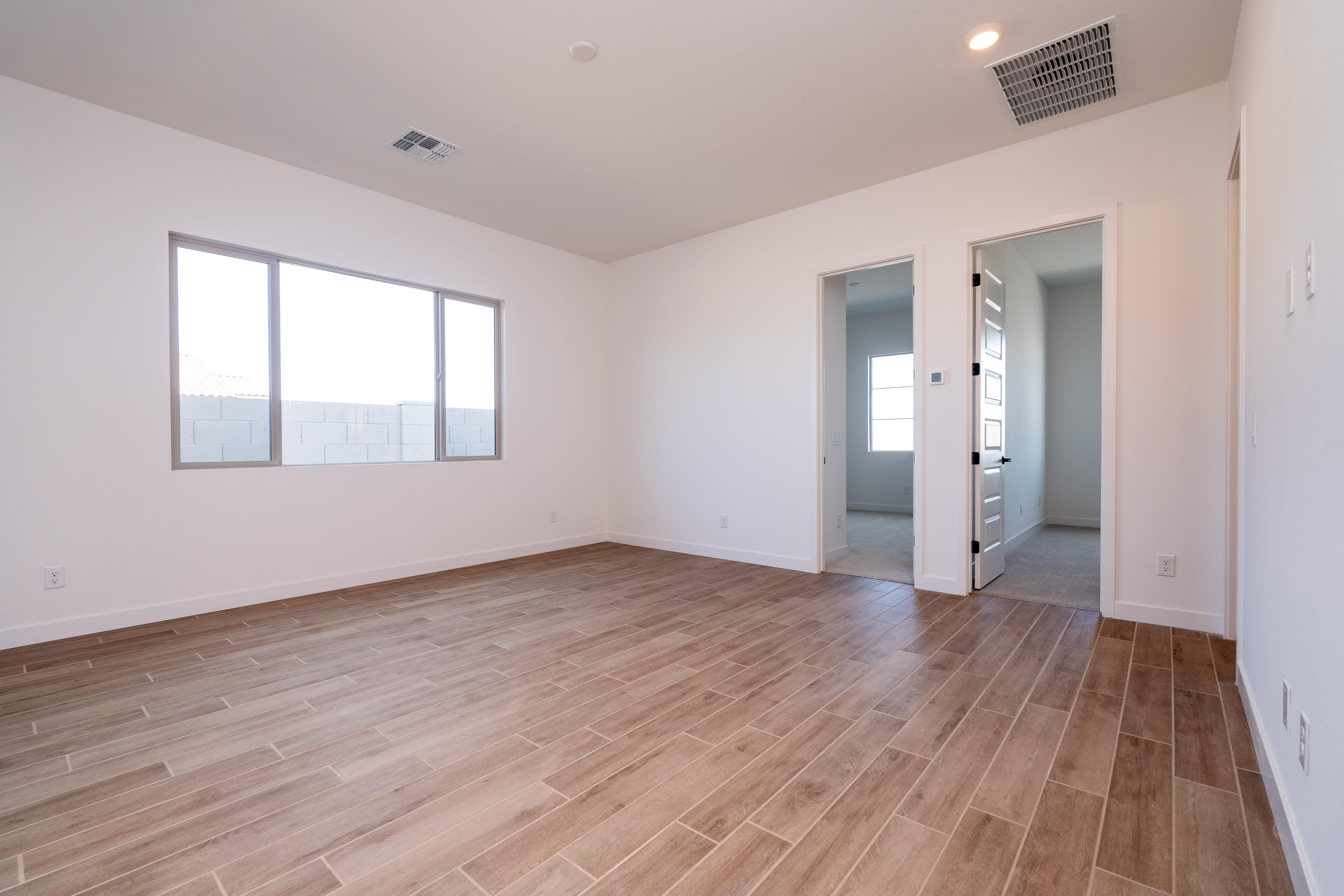 2533 E ALFONSO DR