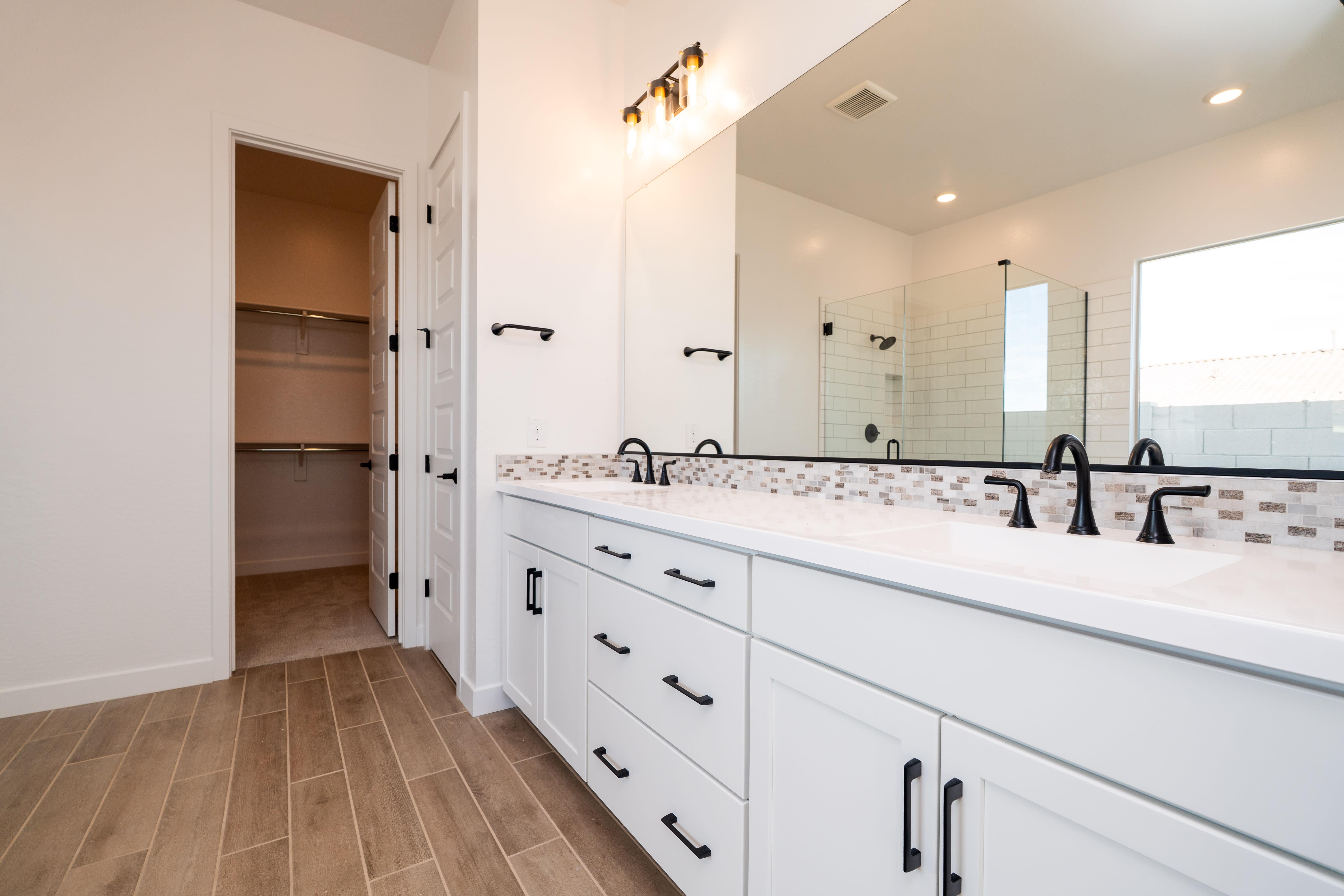 2533 E ALFONSO DR