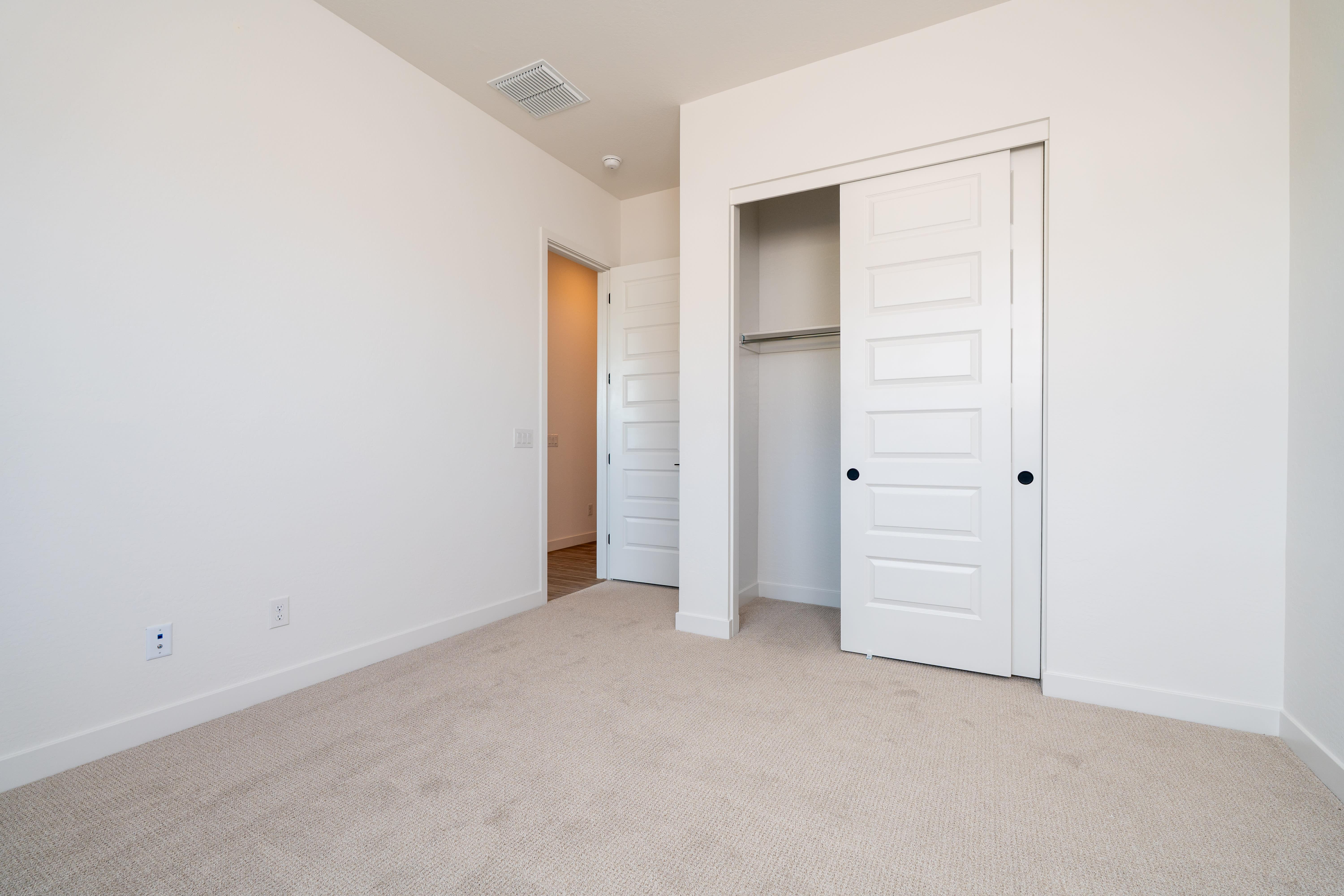 2533 E ALFONSO DR
