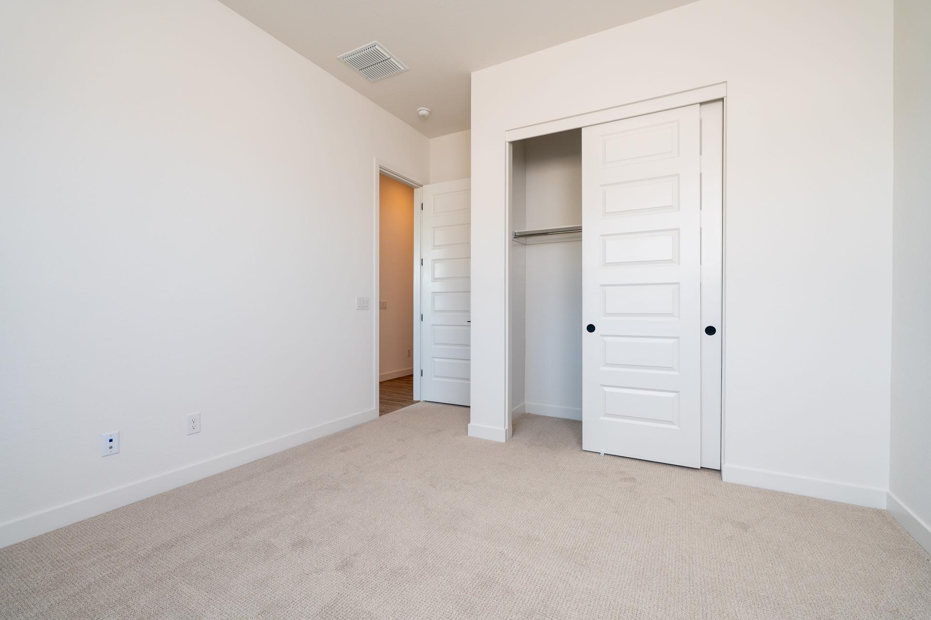 2533 E Alfonso Dr