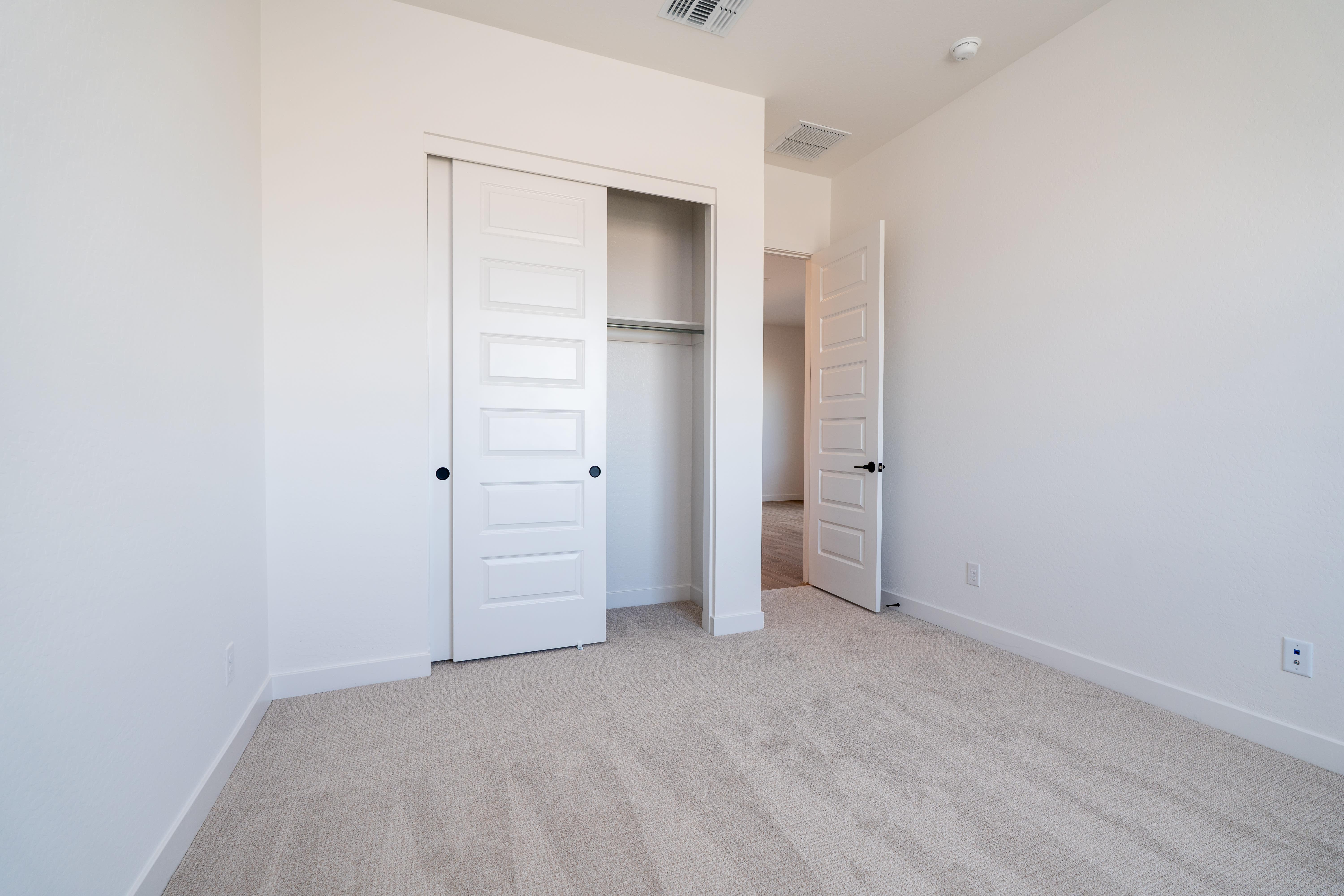 2533 E ALFONSO DR