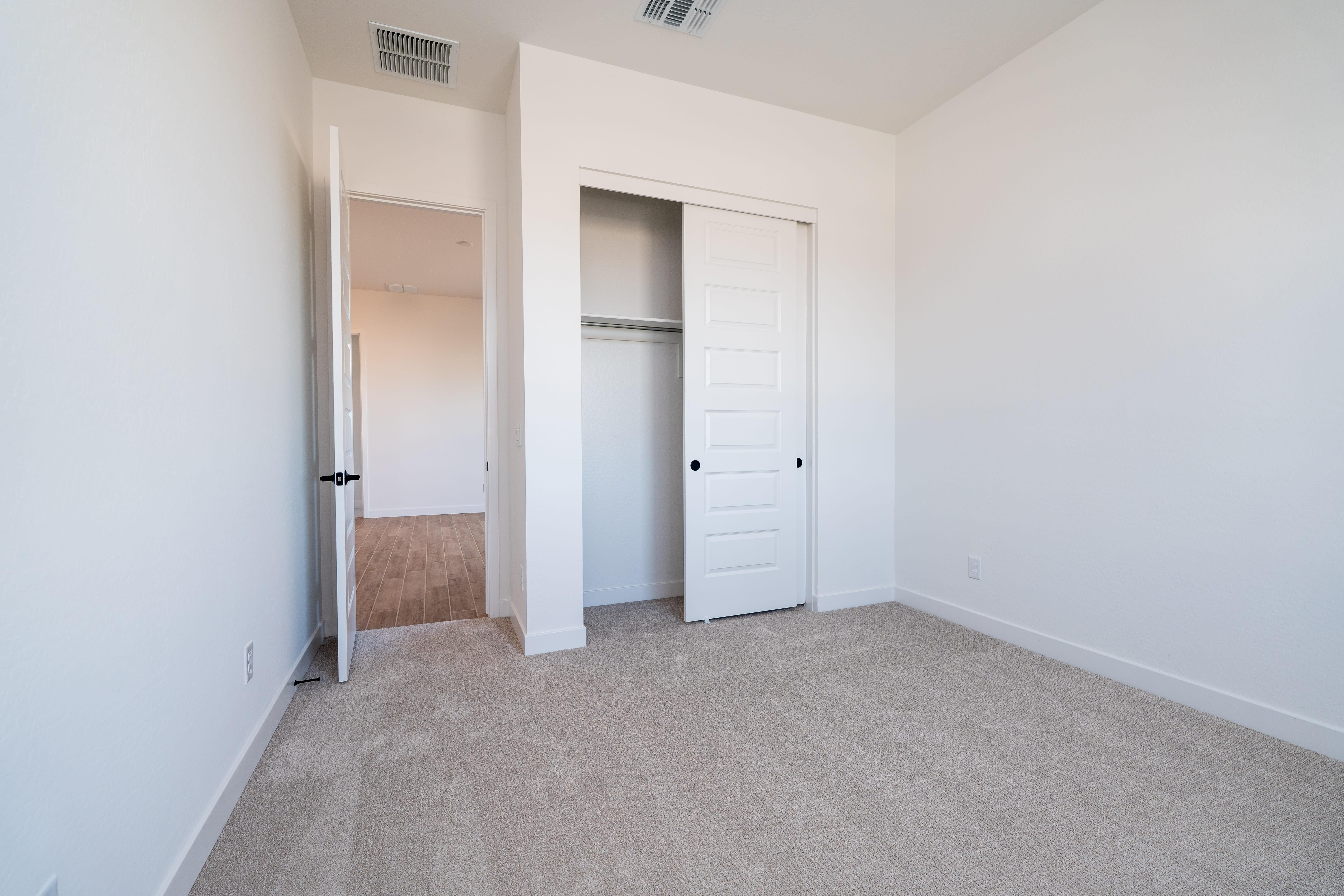 2533 E ALFONSO DR