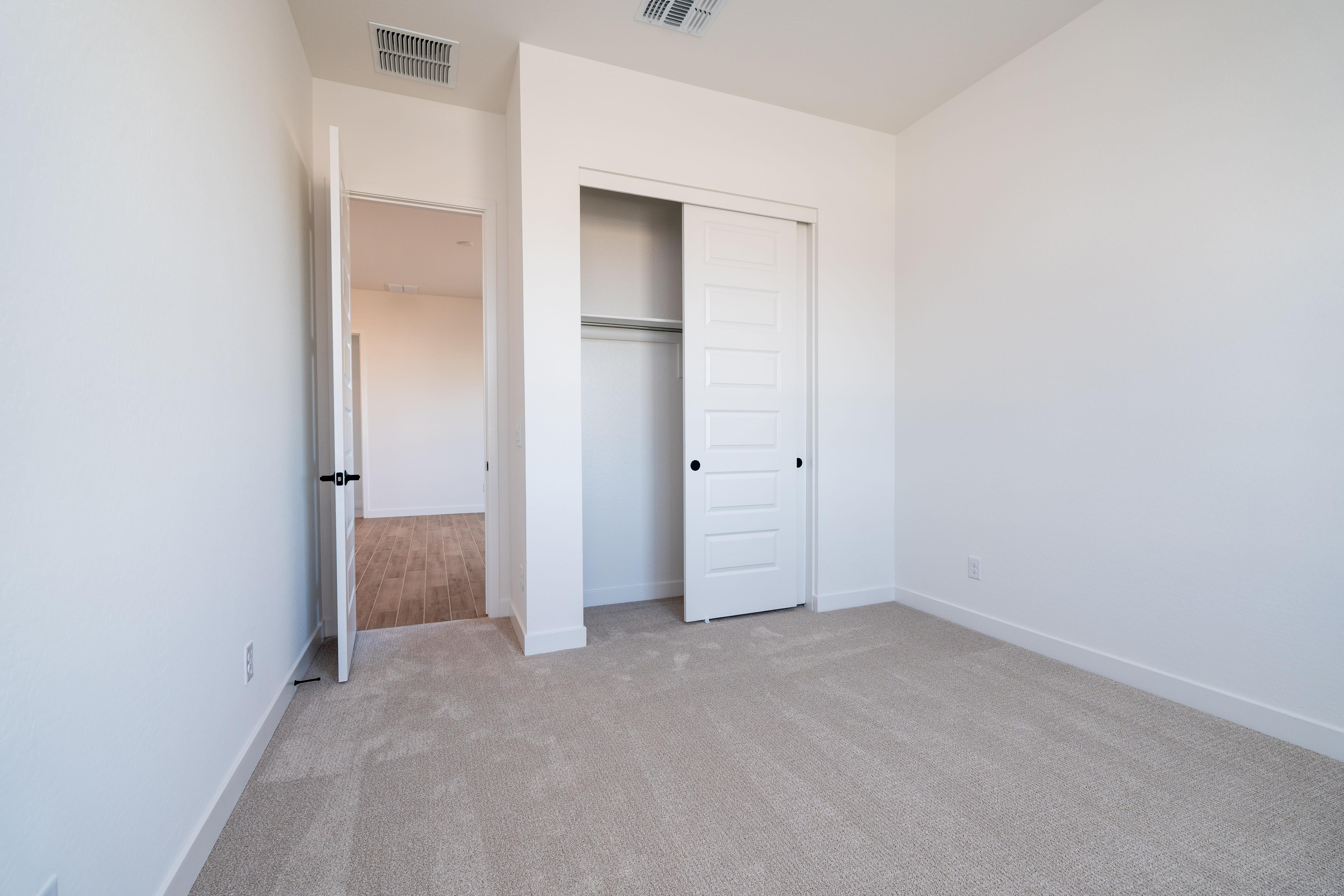 2533 E ALFONSO DR
