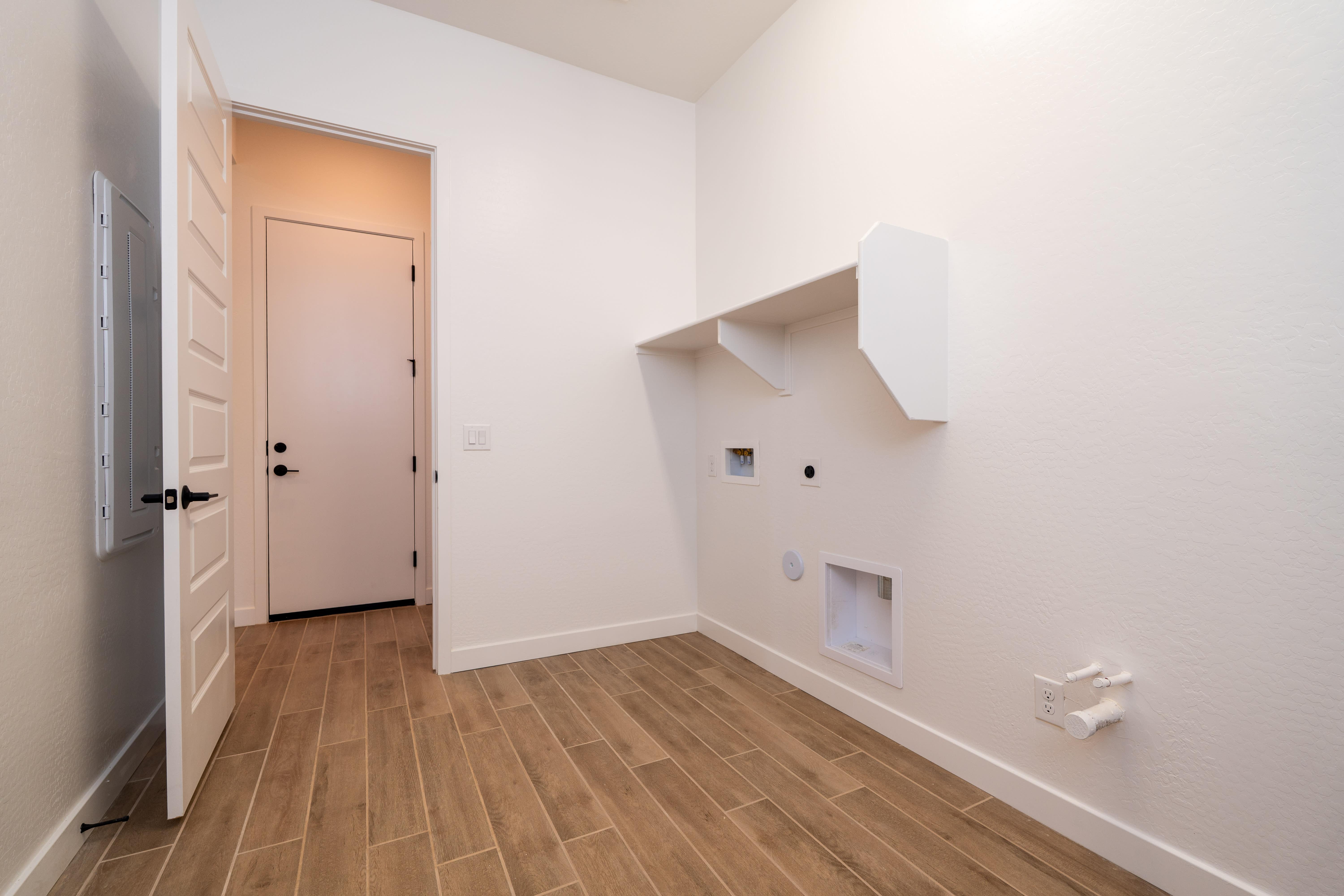 2533 E ALFONSO DR