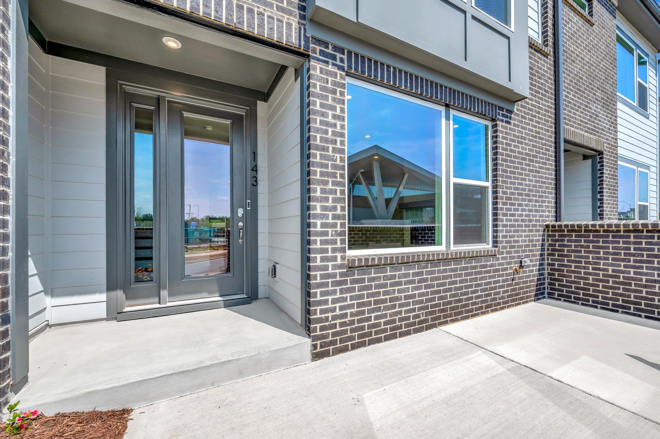 143 Parkland Dr
