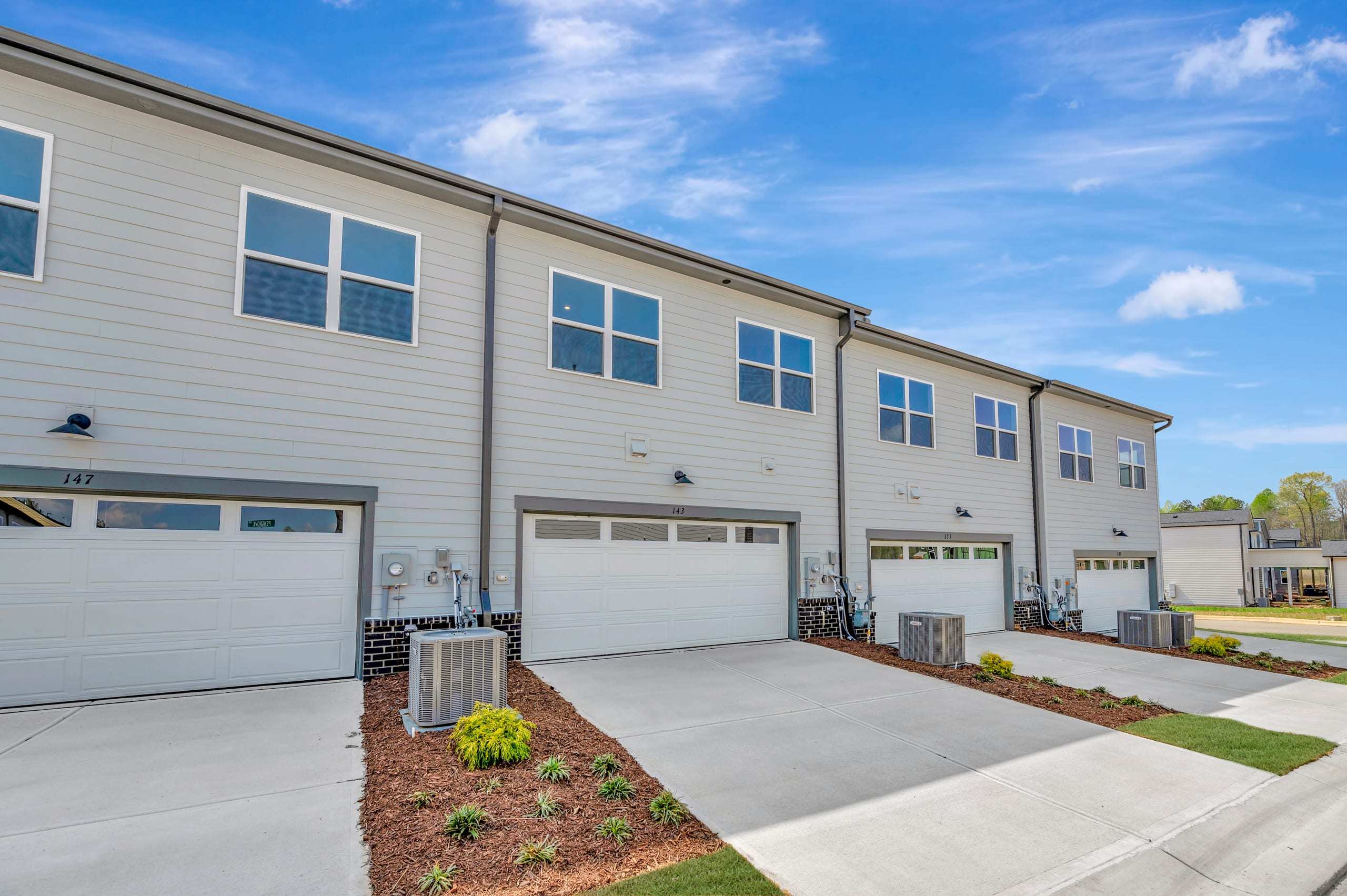 143 Parkland Dr