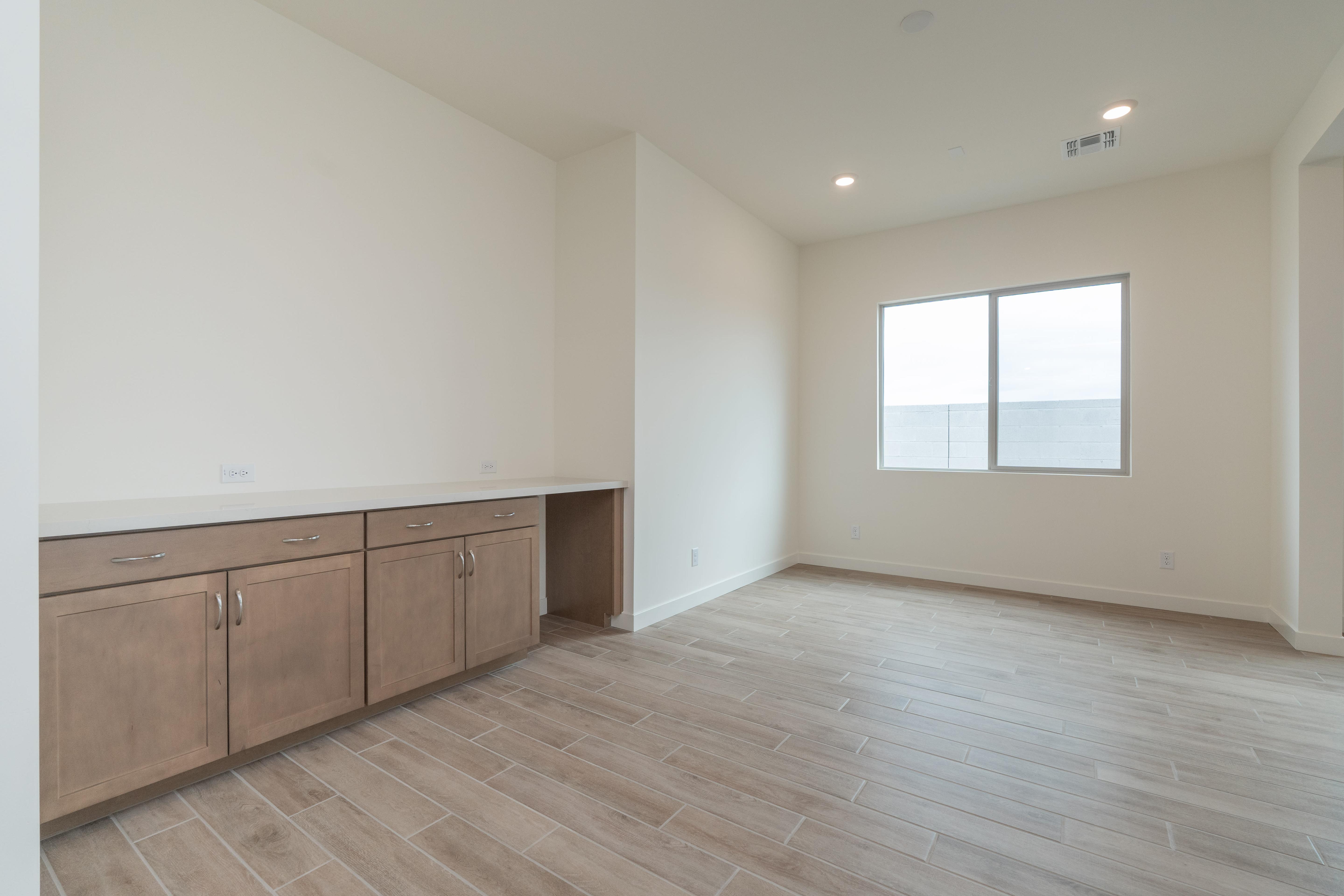 2603 E ALFONSO DR