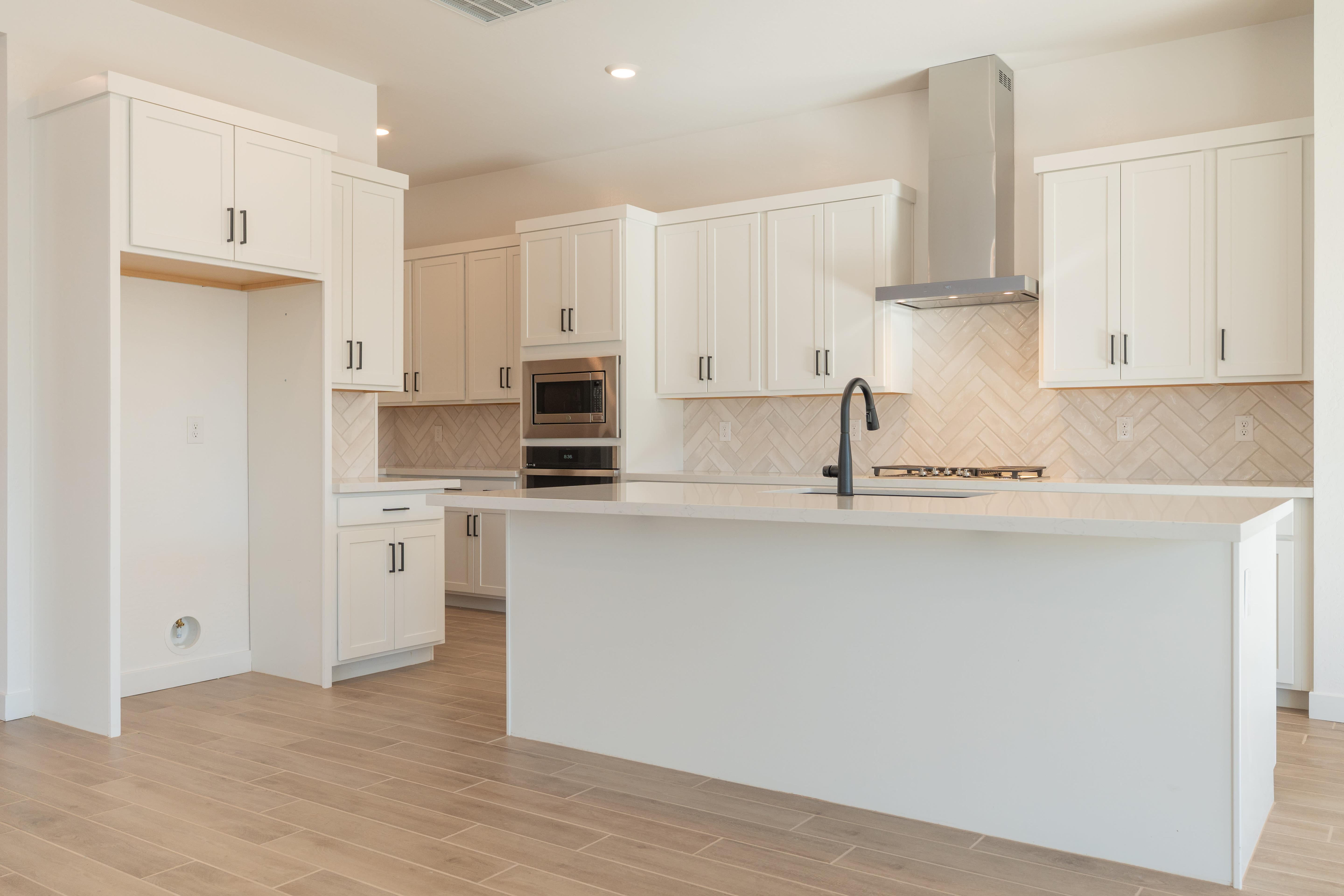 2571 E ALFONSO DR