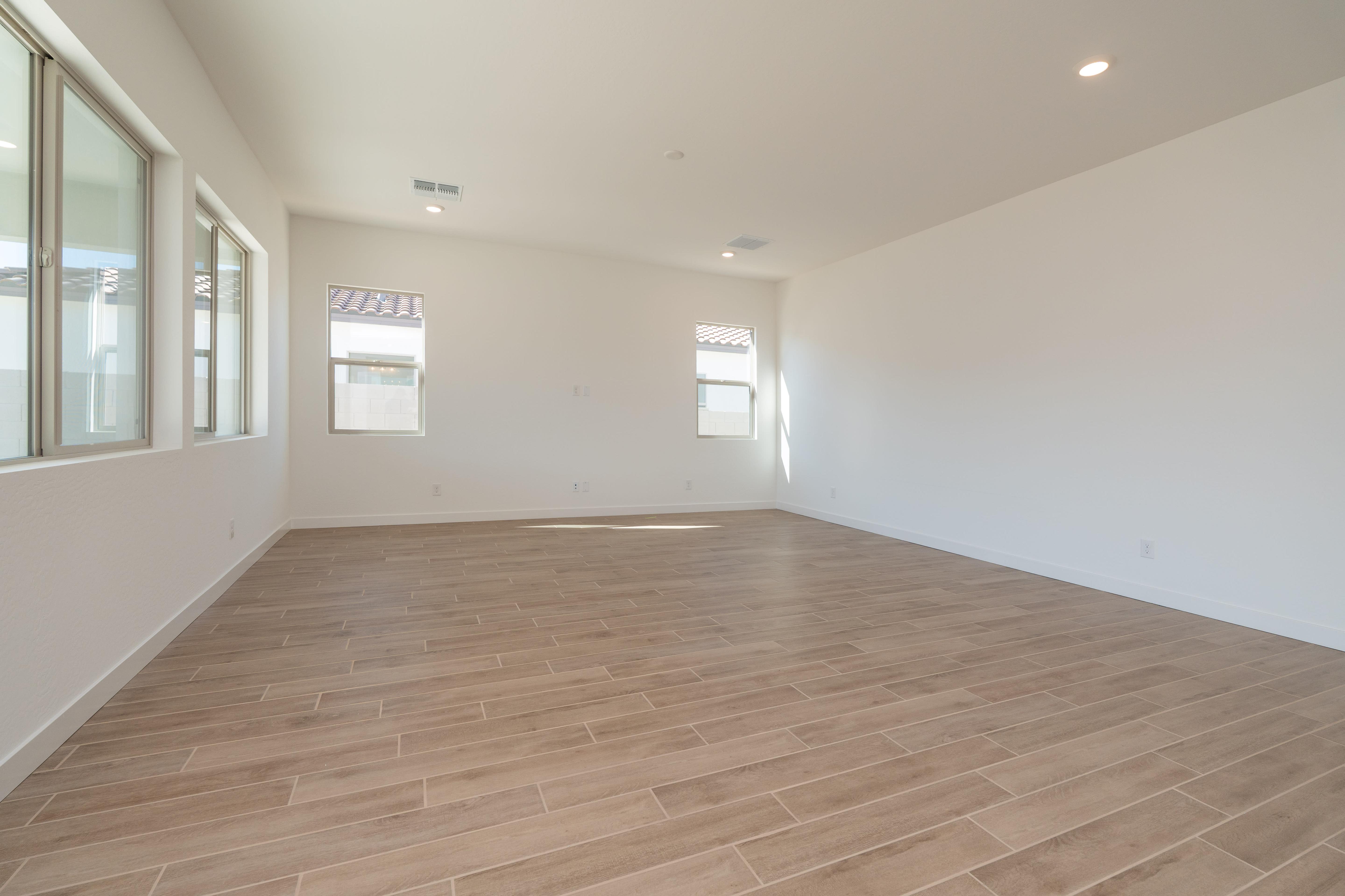 2571 E ALFONSO DR