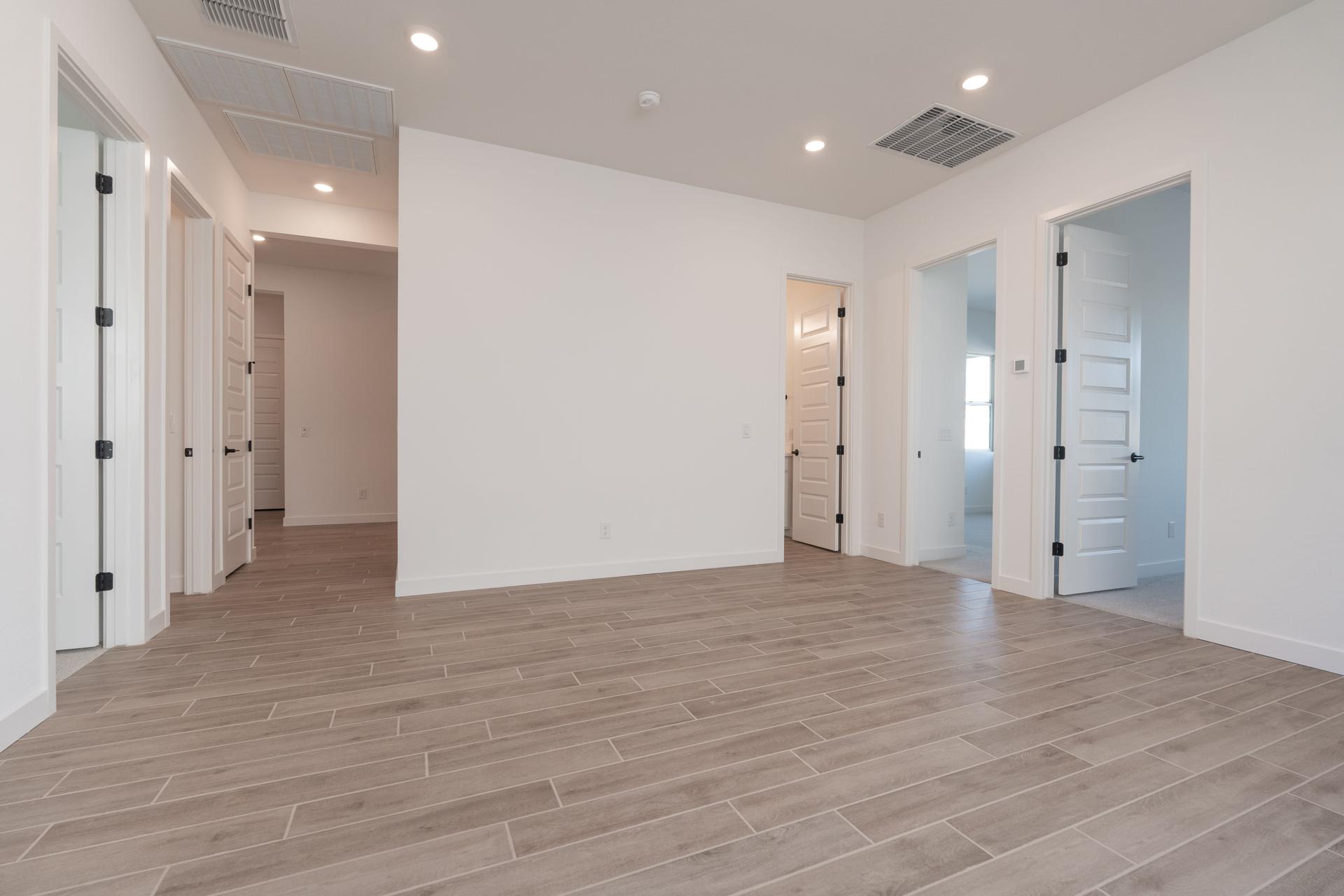 2571 E Alfonso Dr