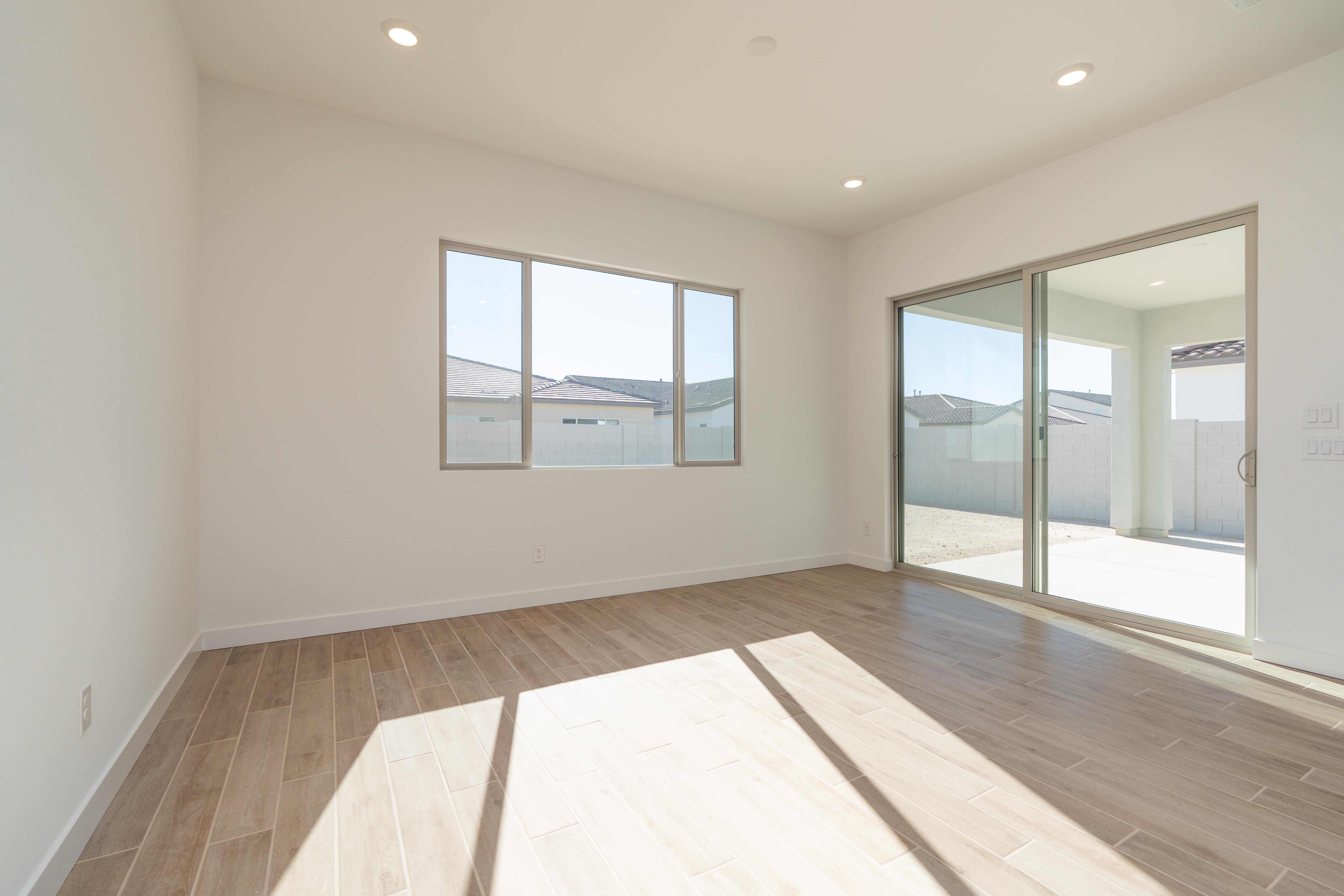 2571 E ALFONSO DR