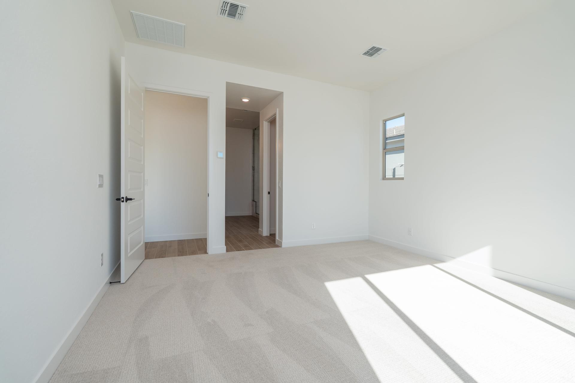 2571 E Alfonso Dr