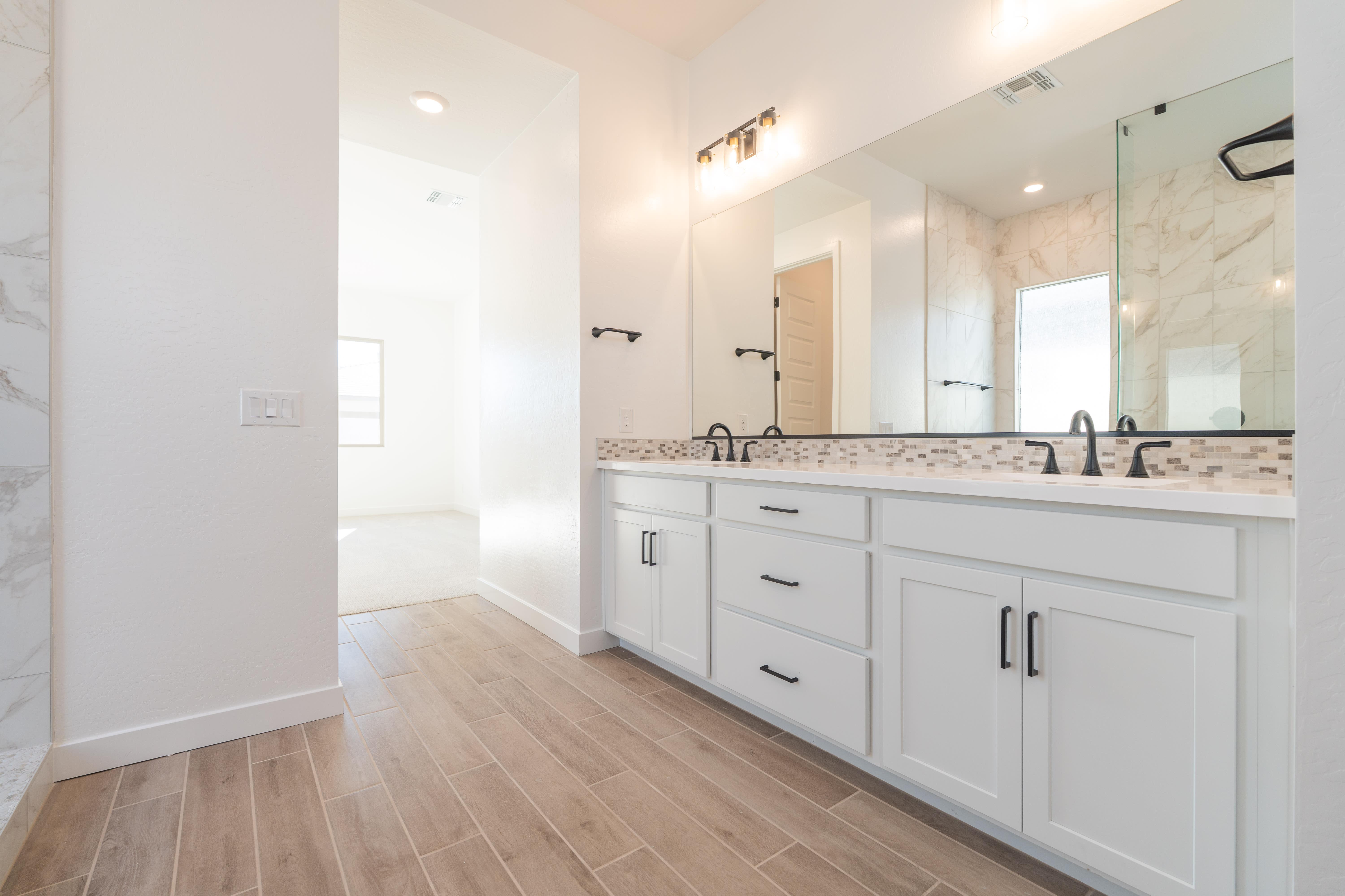 2571 E ALFONSO DR