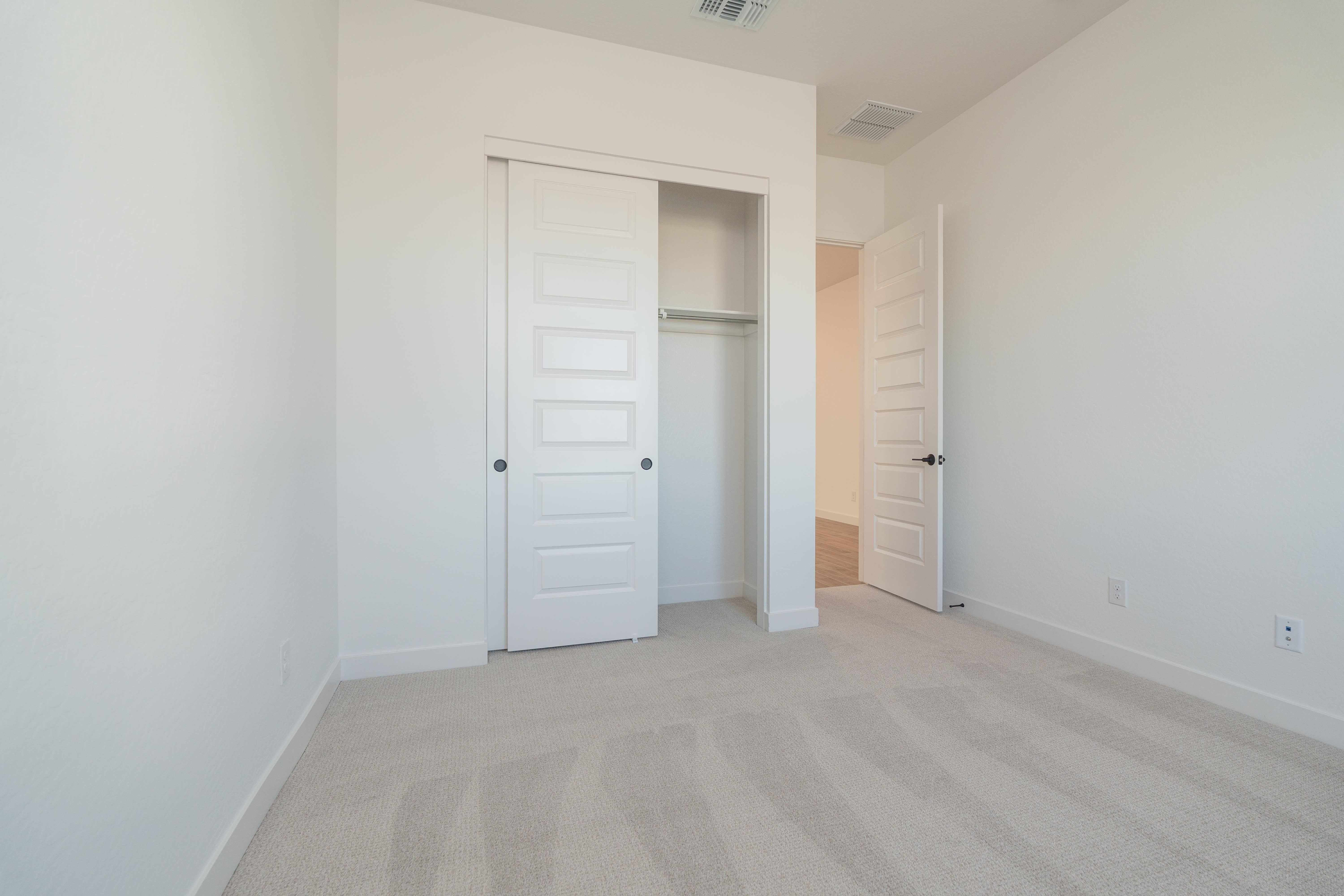 2571 E ALFONSO DR