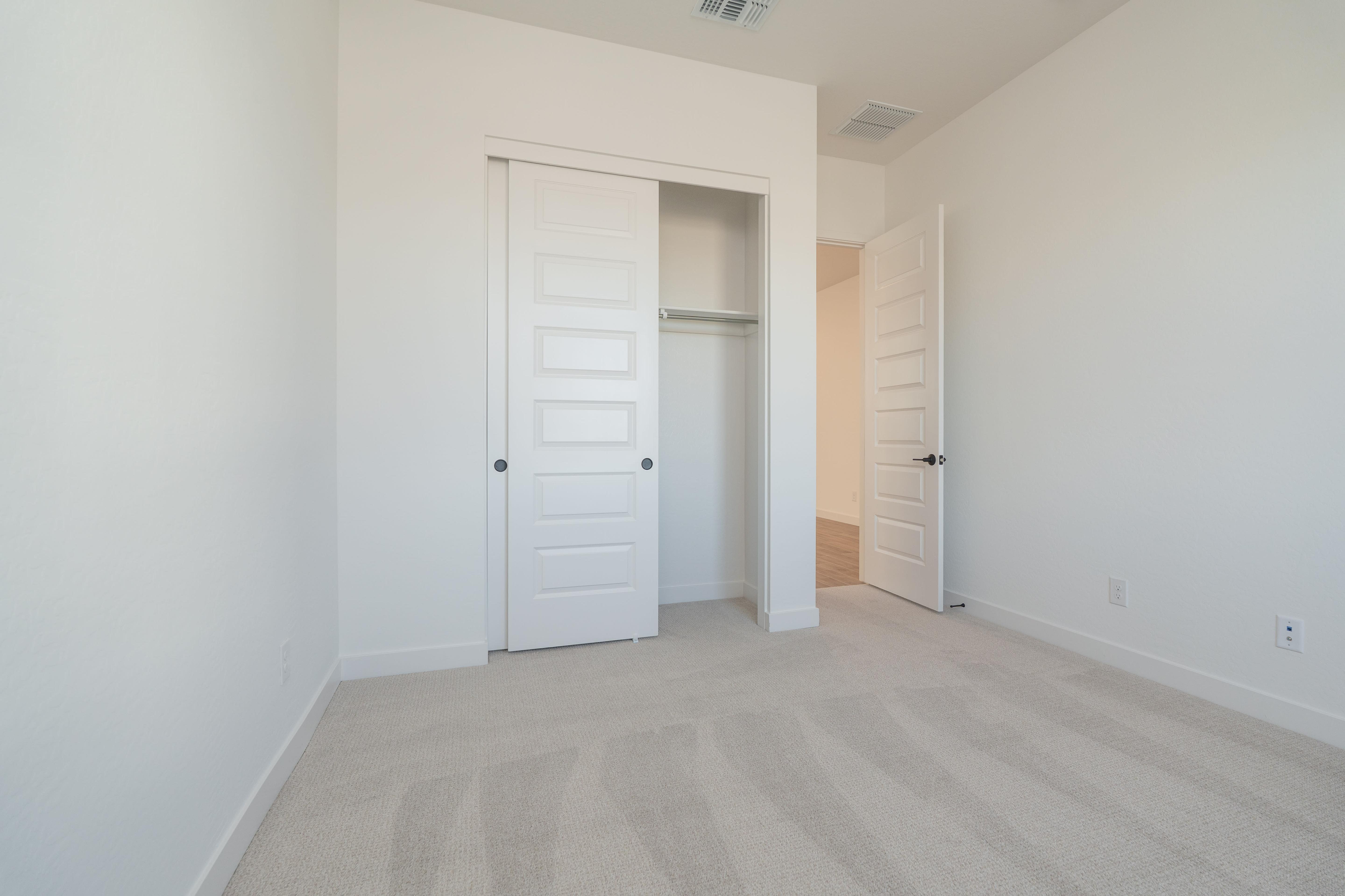 2571 E ALFONSO DR