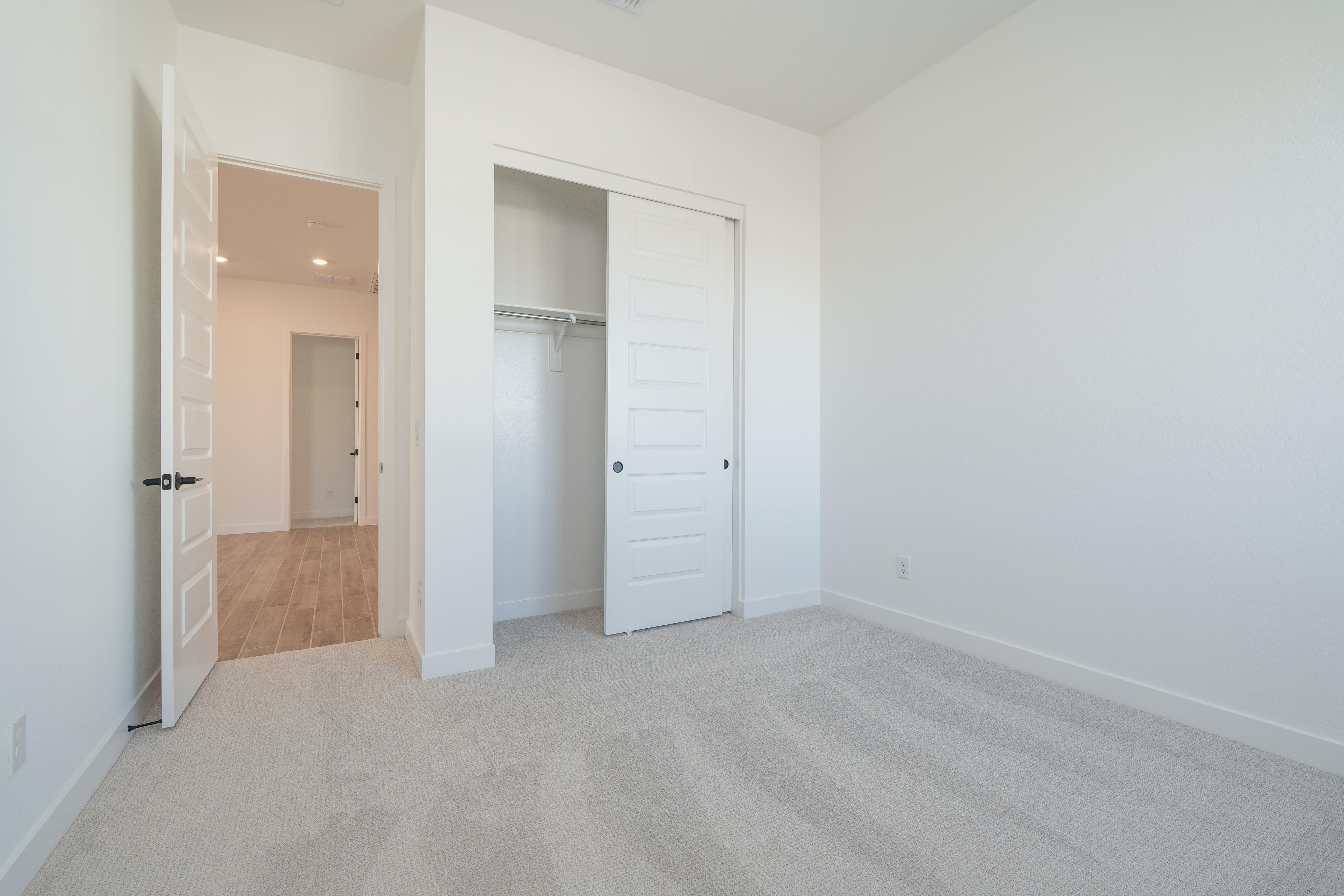 2571 E ALFONSO DR