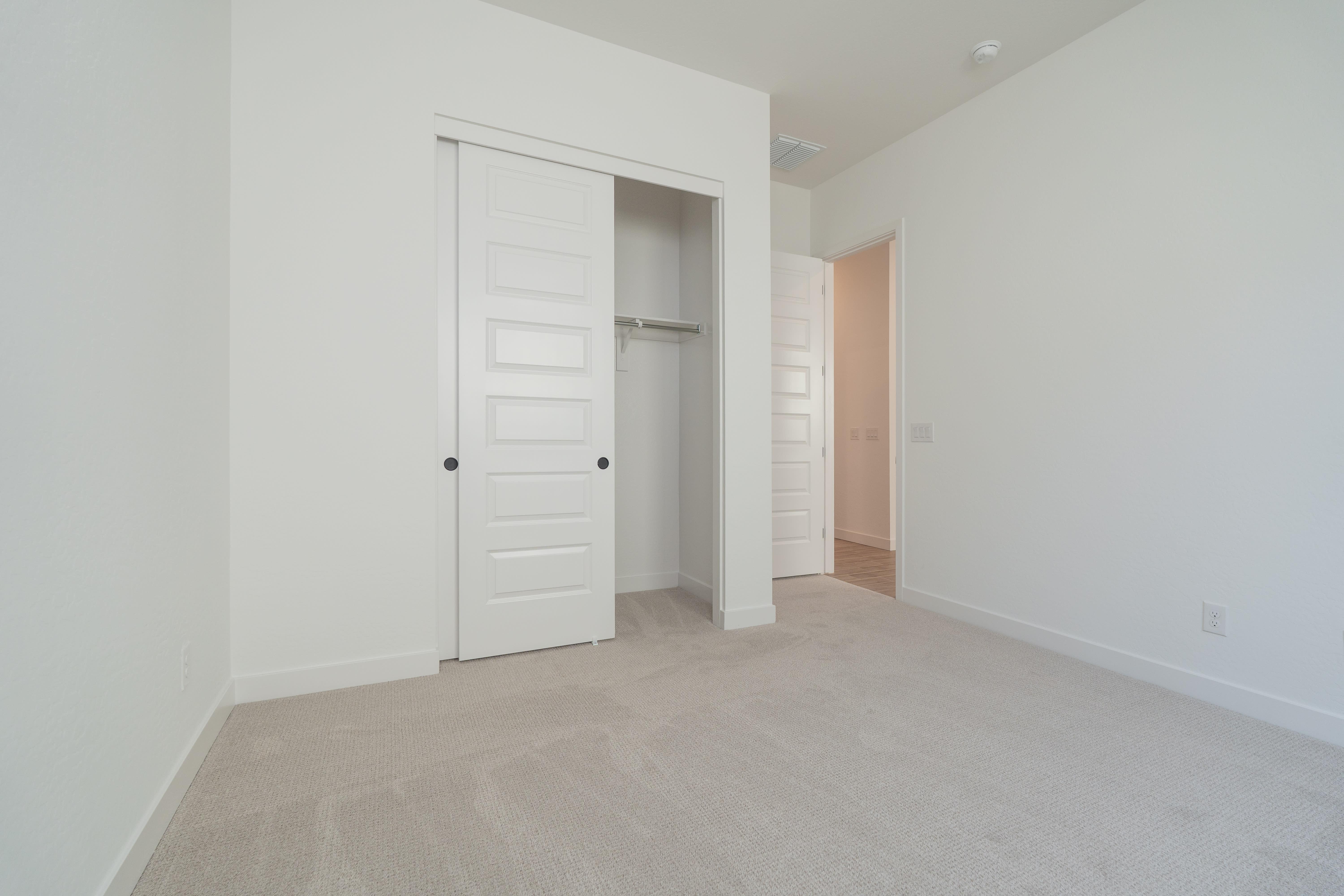 2571 E ALFONSO DR