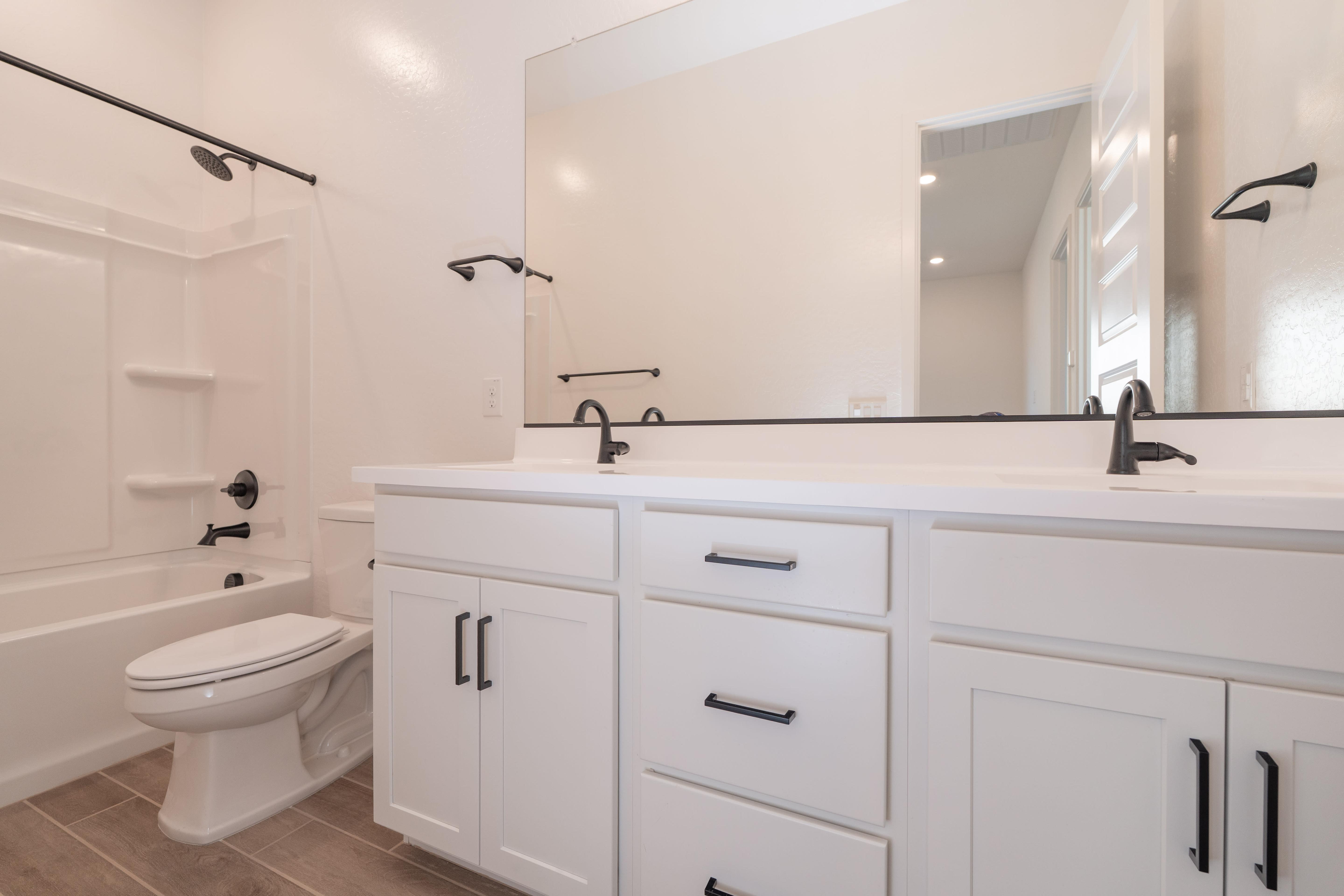 2571 E ALFONSO DR