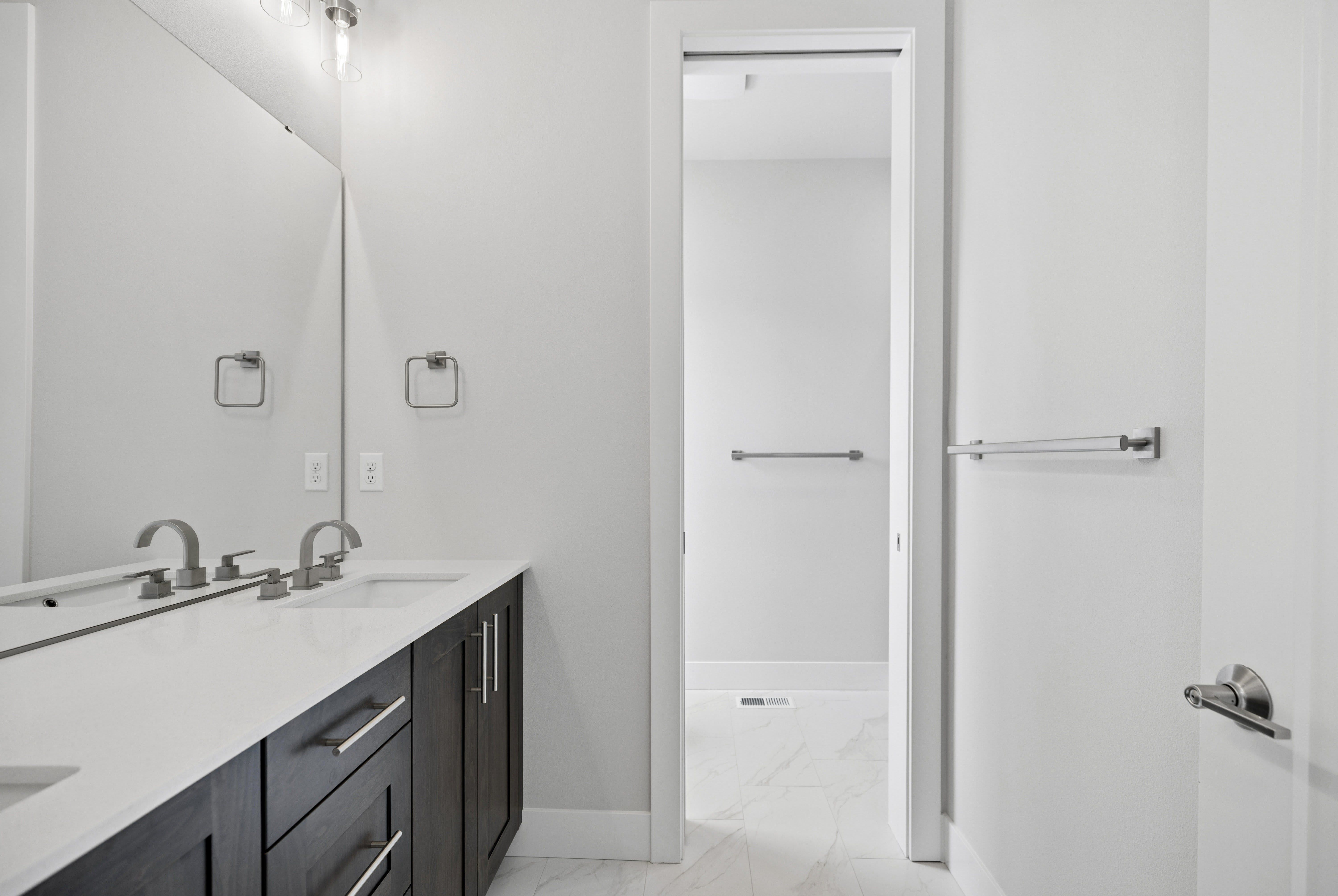 18809 99TH PL NE, UNIT B