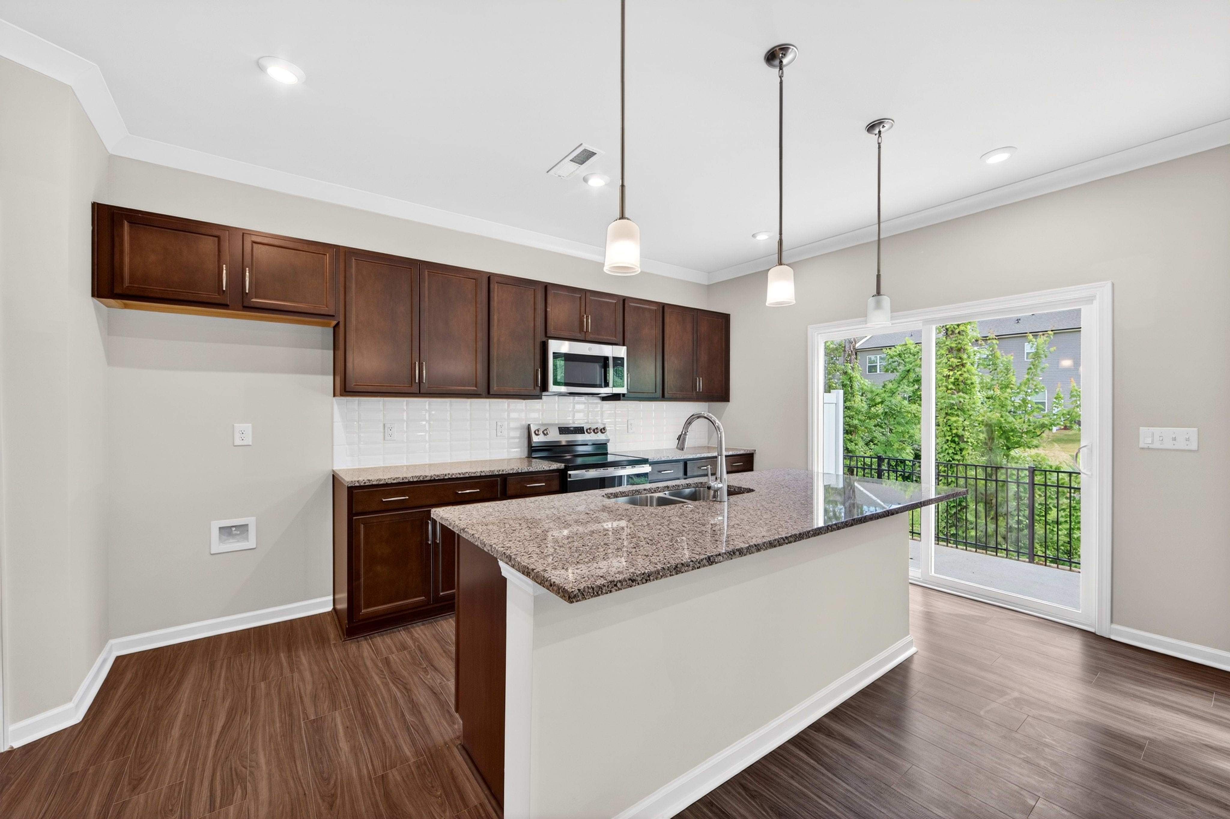 6021 Longar Lane