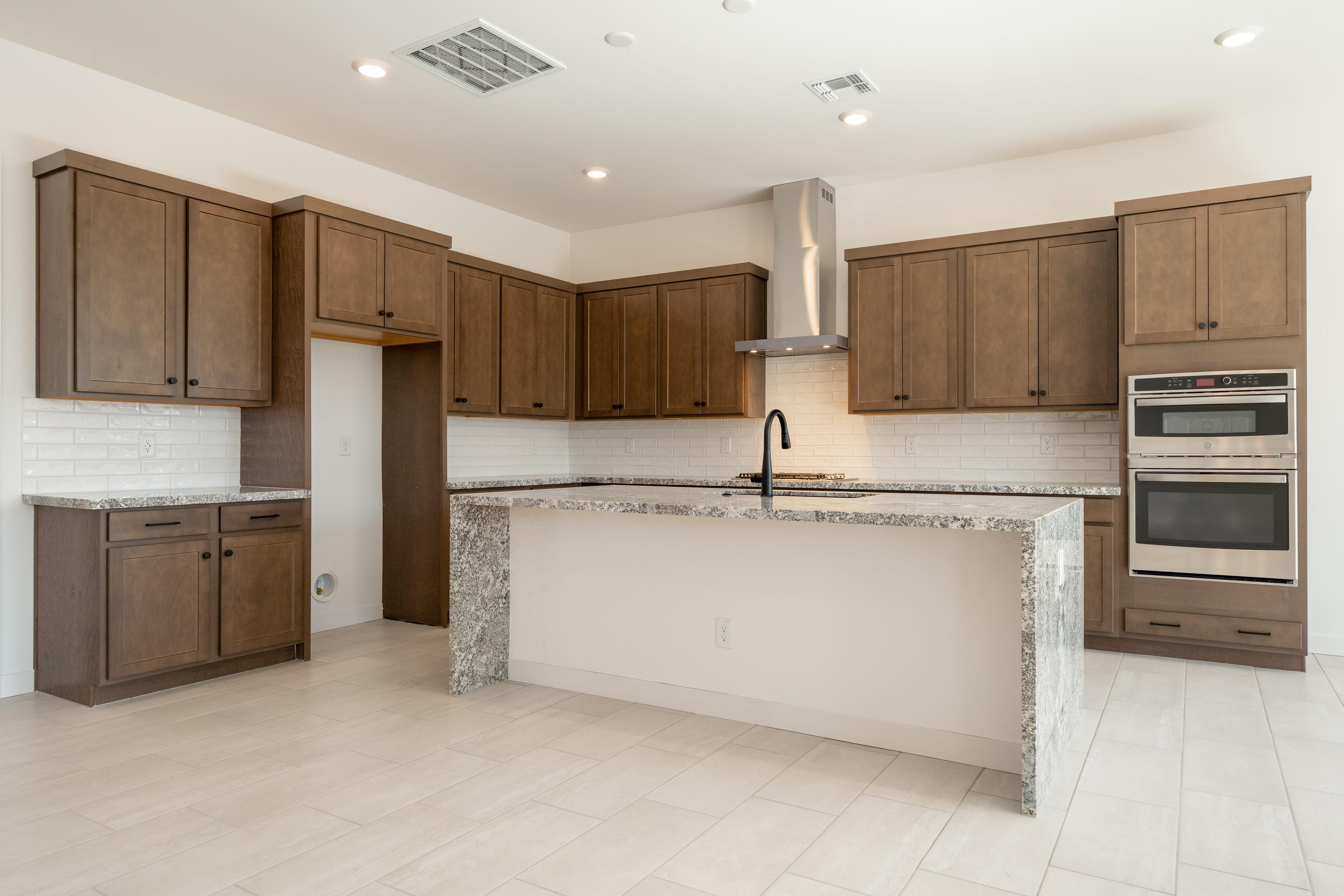 2589 E ALFONSO DR