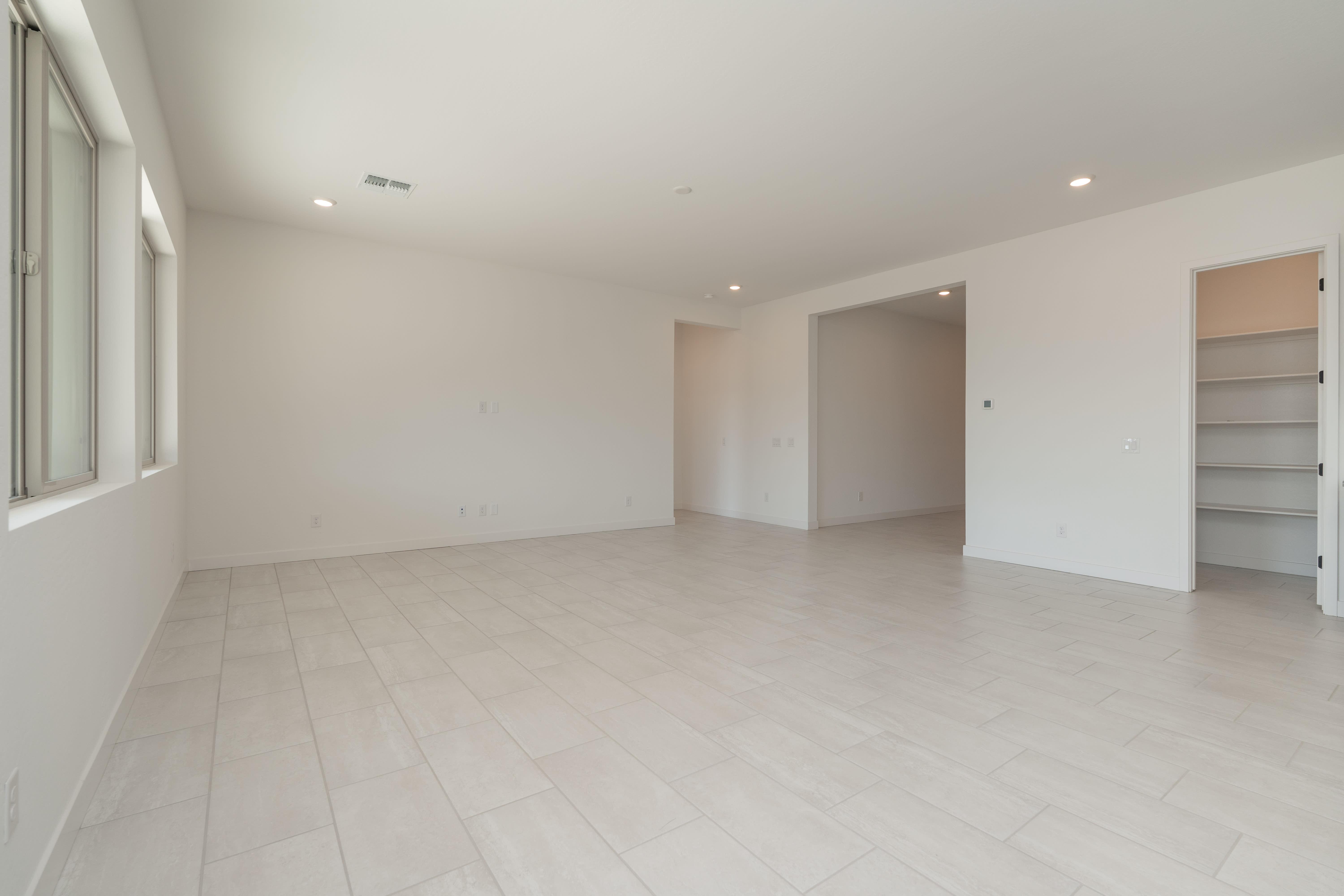 2589 E ALFONSO DR