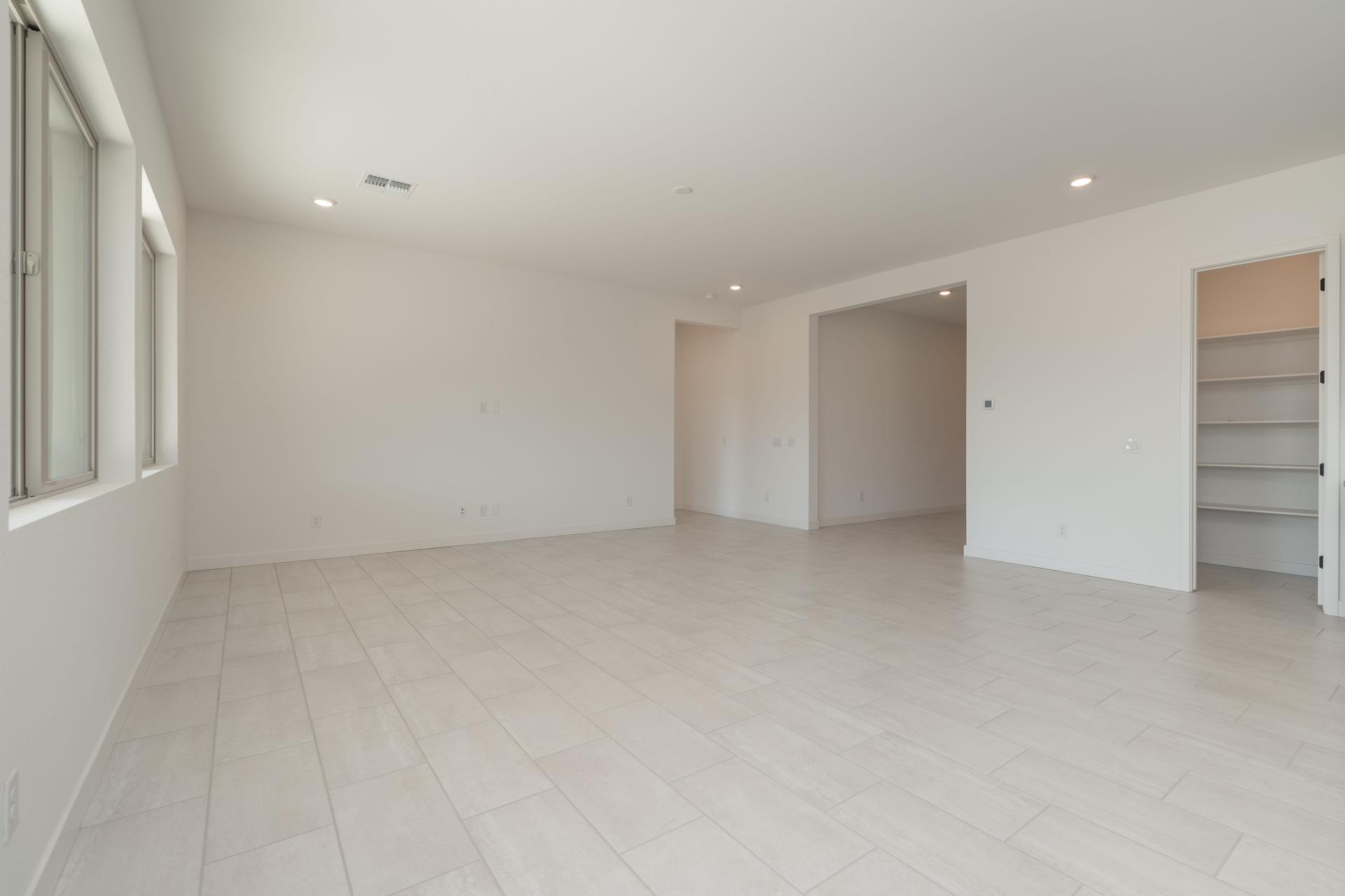 2589 E Alfonso Dr