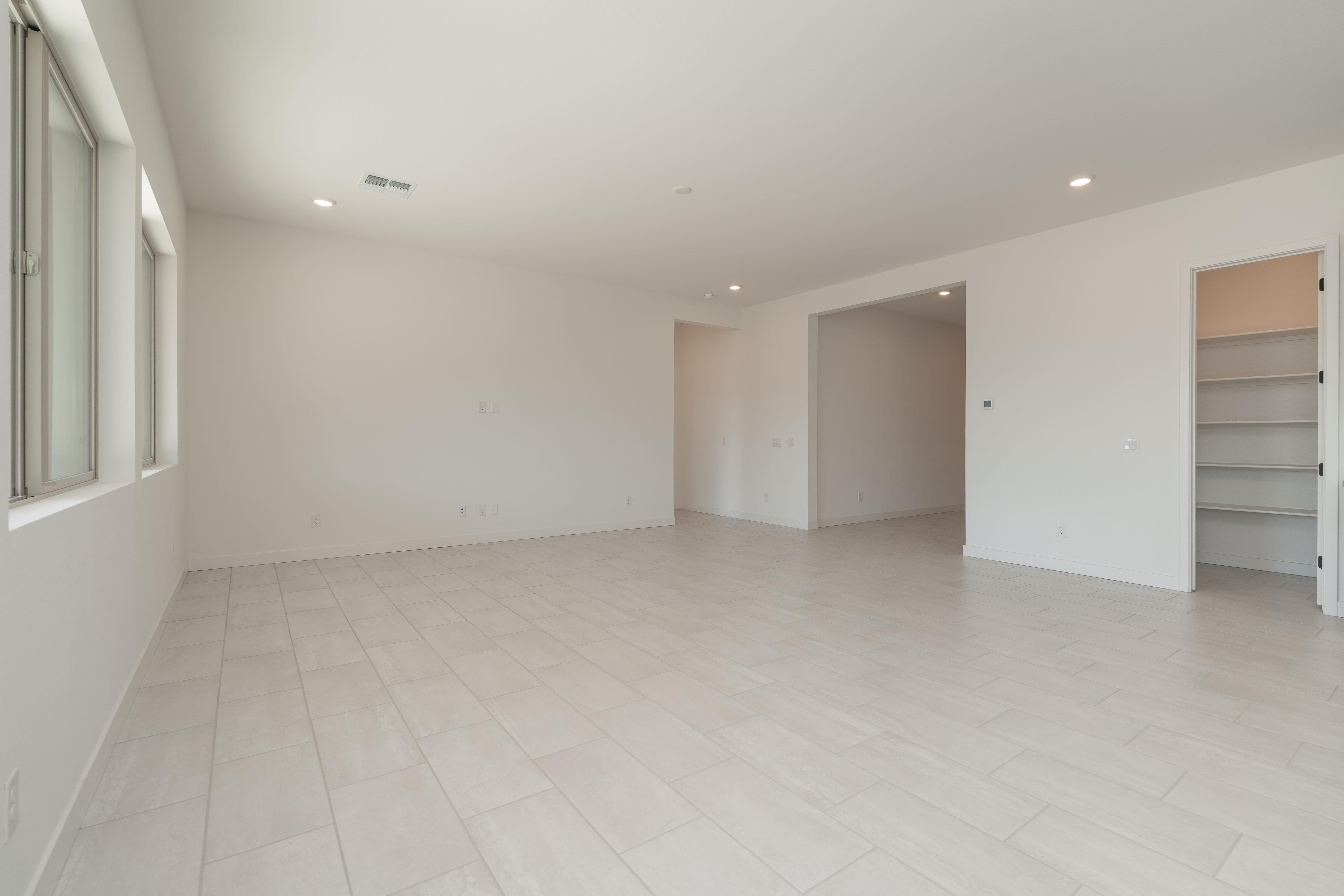 2589 E ALFONSO DR