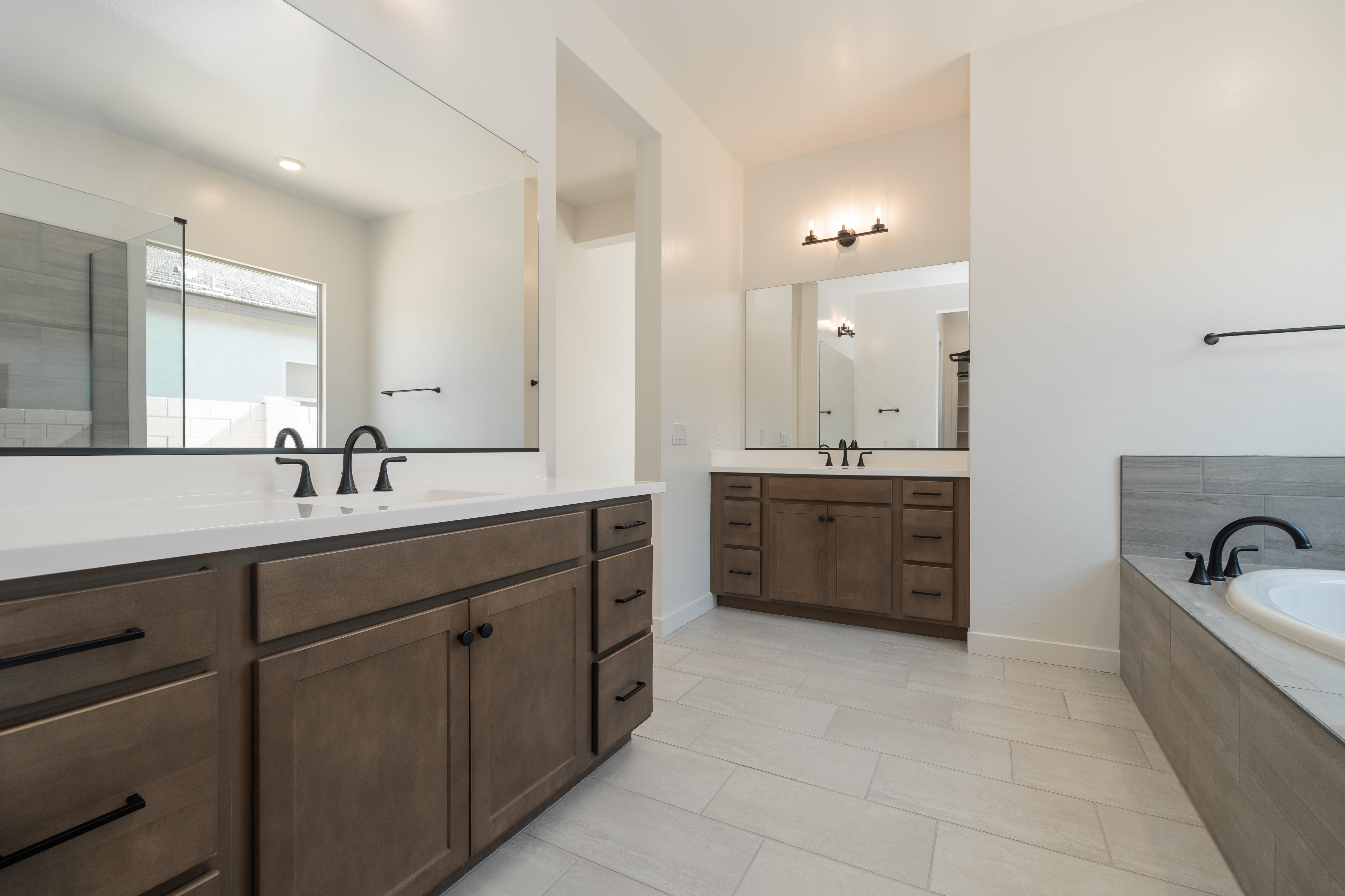 2589 E ALFONSO DR