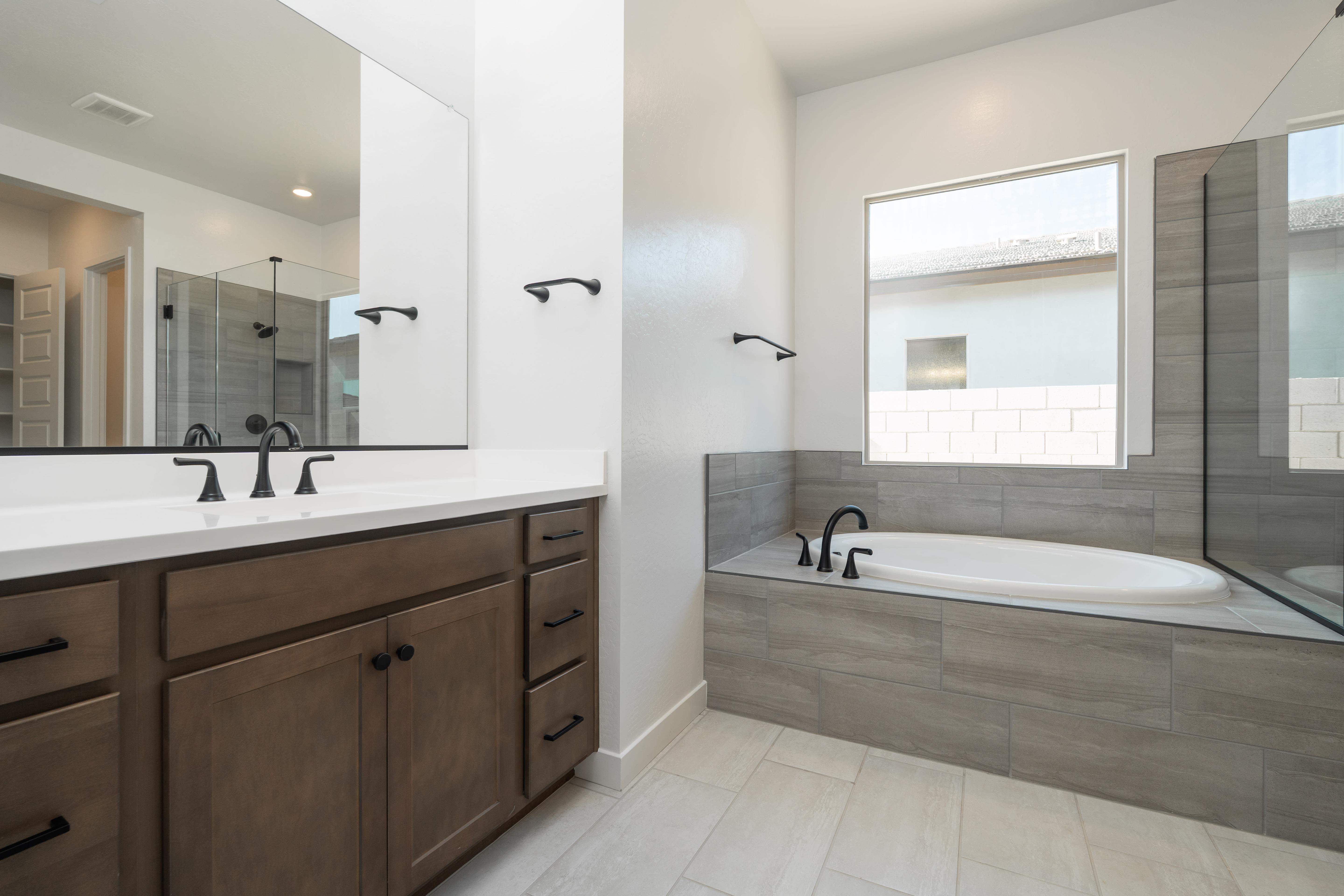 2589 E ALFONSO DR