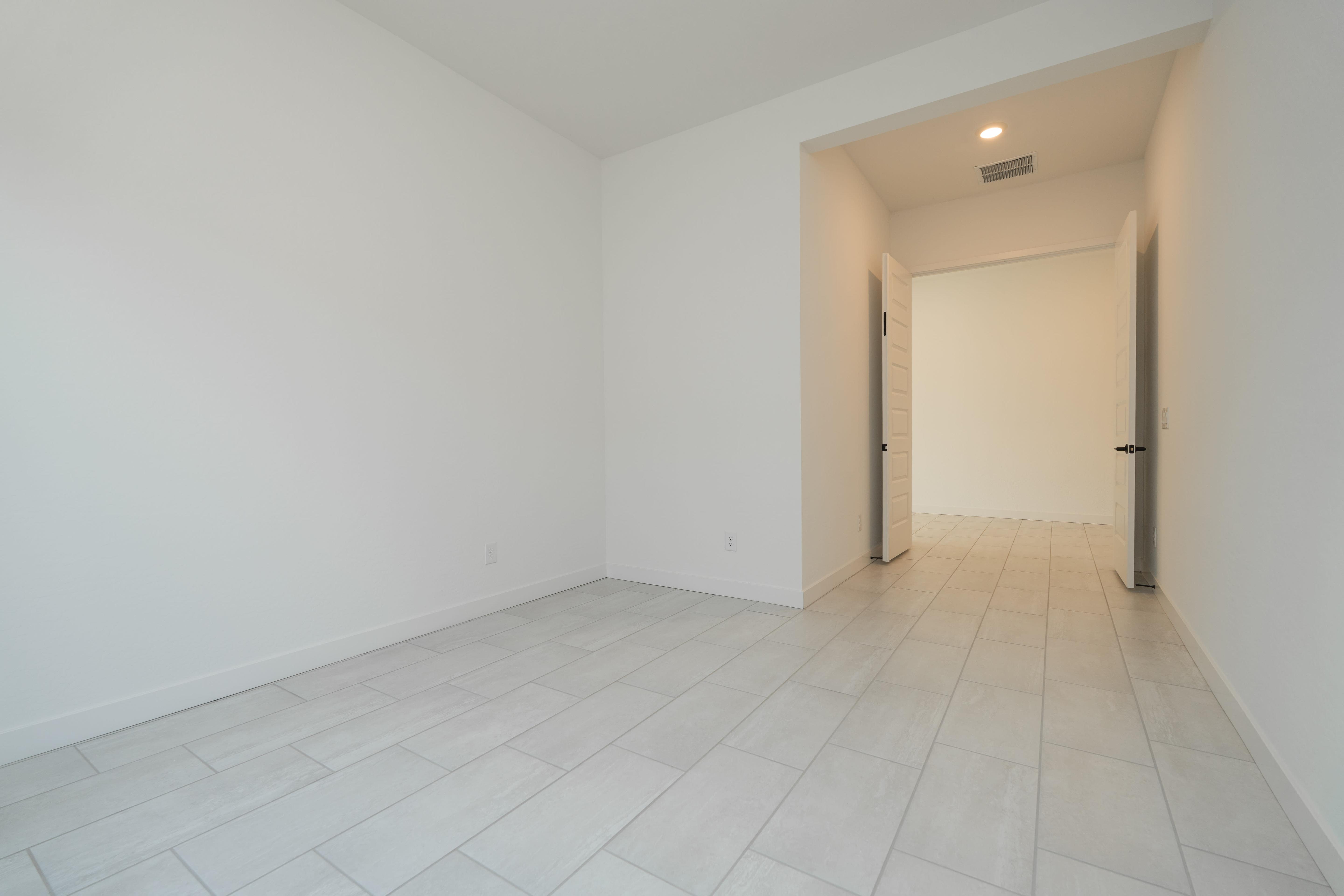 2589 E ALFONSO DR