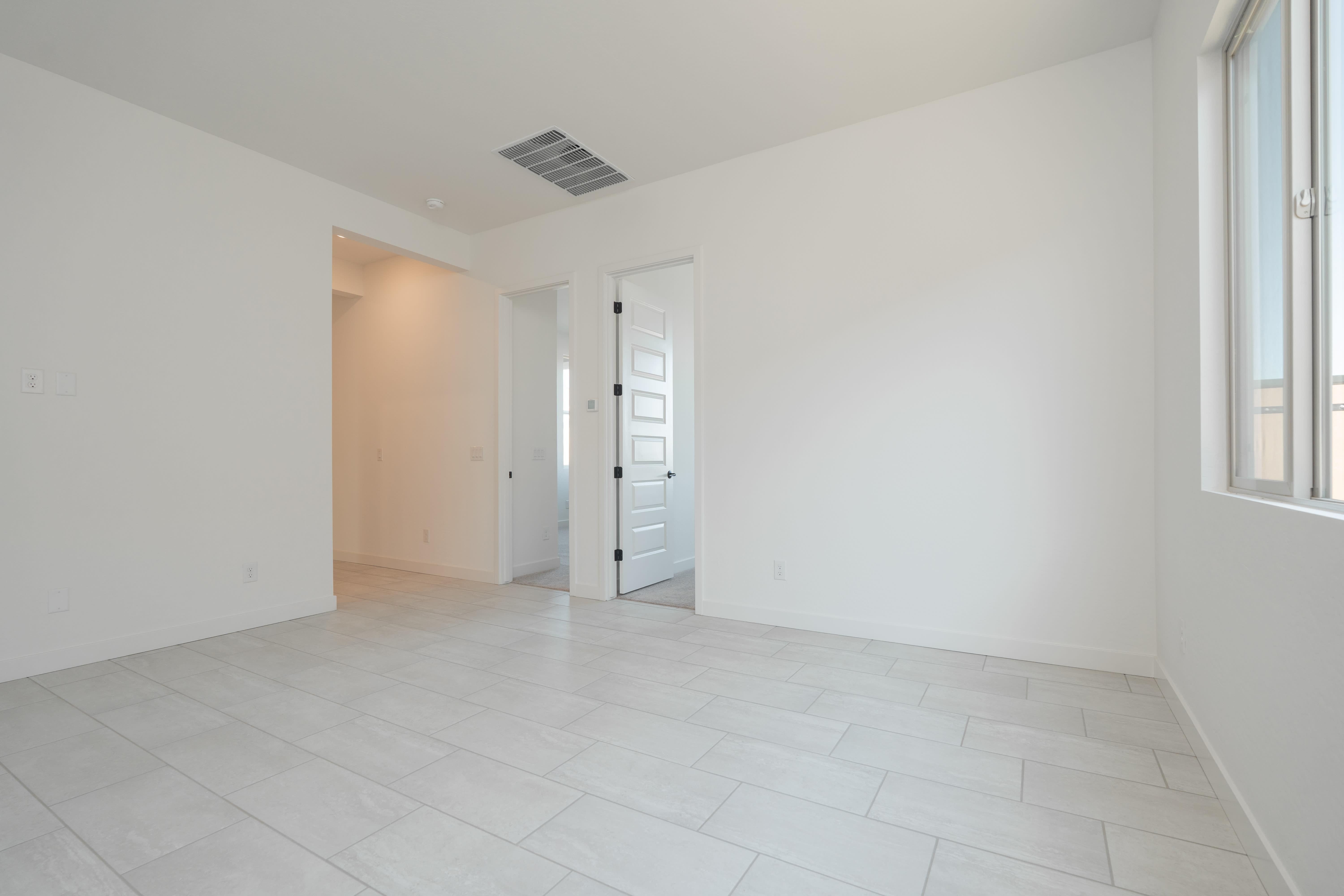 2589 E ALFONSO DR