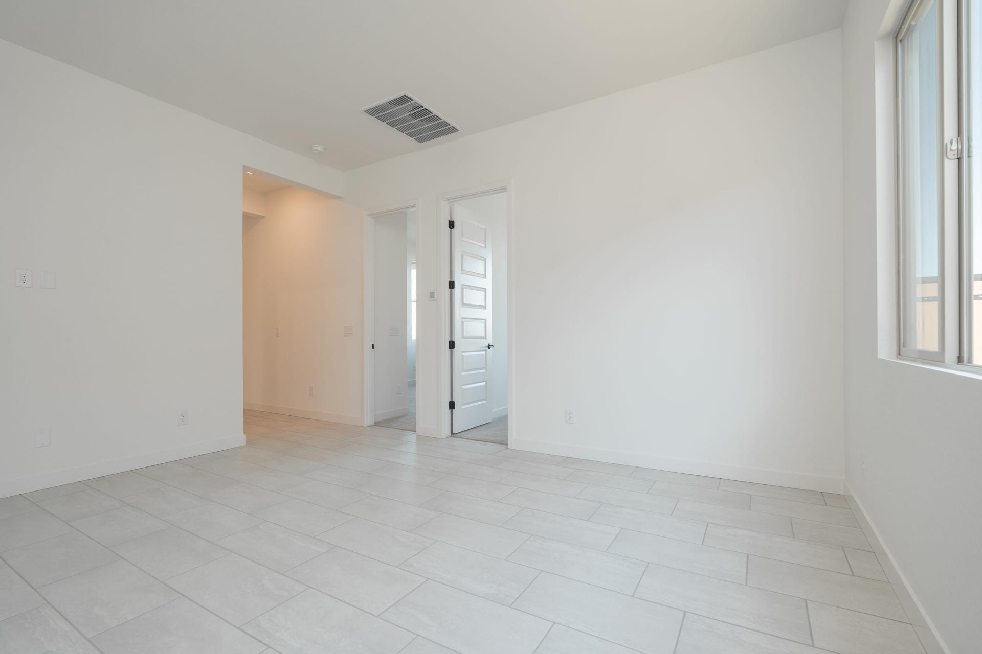 2589 E Alfonso Dr